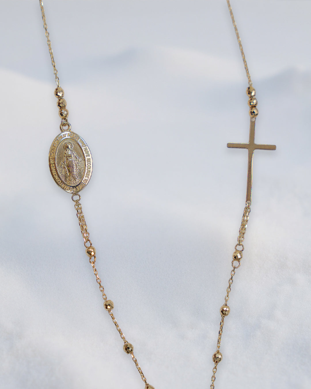 Cadena con Dijes de Virgen y Cruz 14K