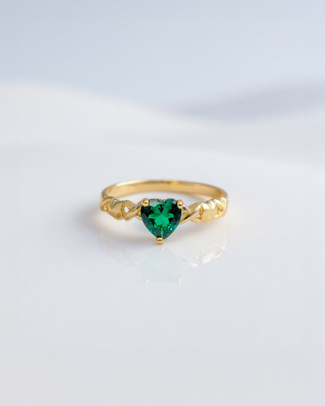 Anillo de dama casual, Oro Italiano 14K, Corazon Green