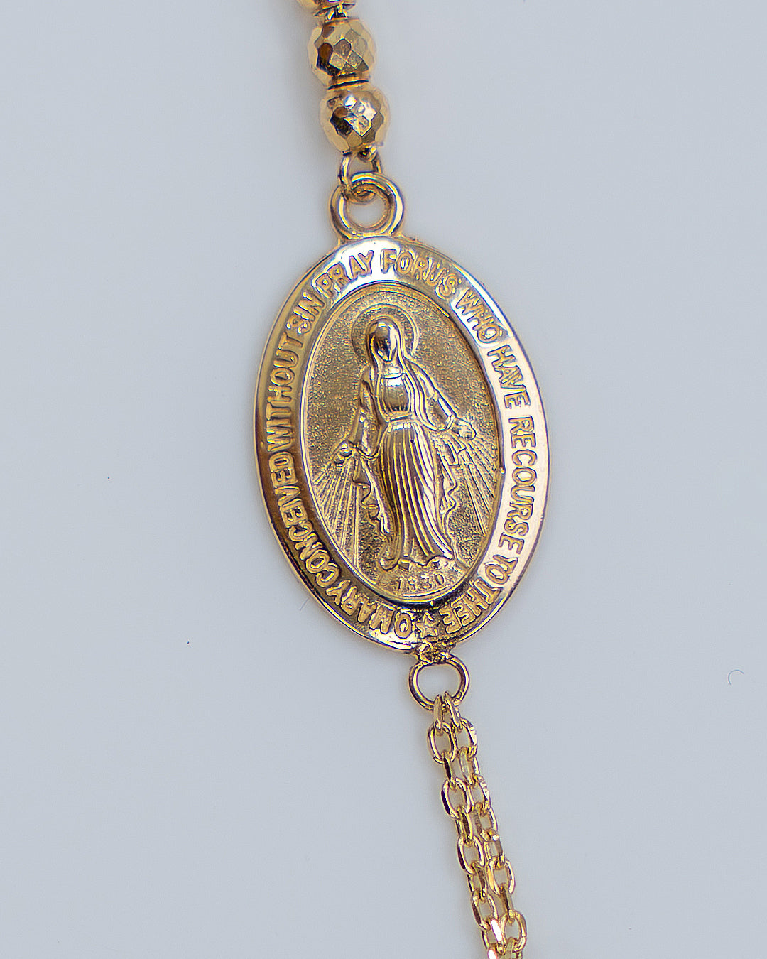 Cadena con Dijes de Virgen y Cruz 14K