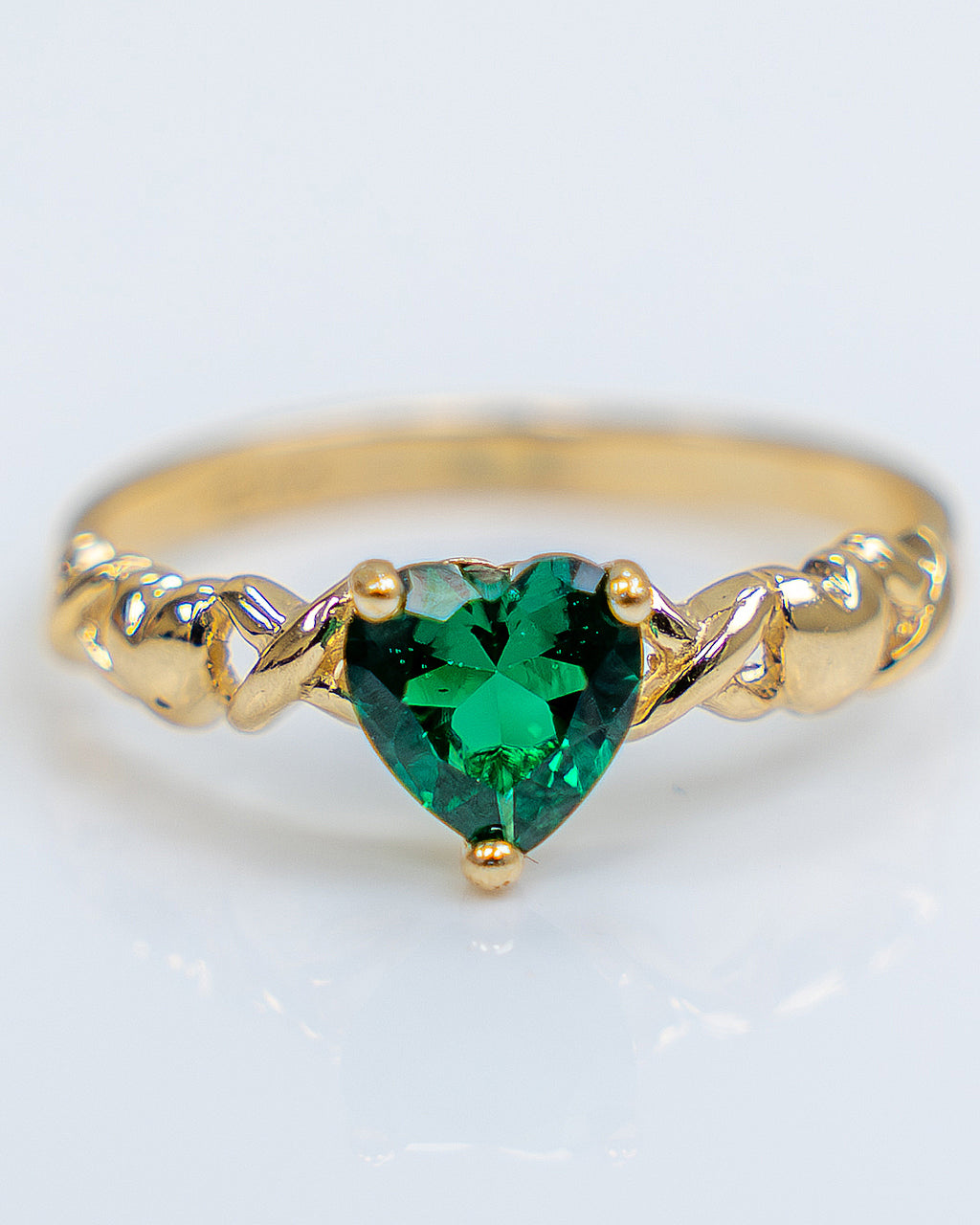 Anillo de dama casual, Oro Italiano 14K, Corazón Verde