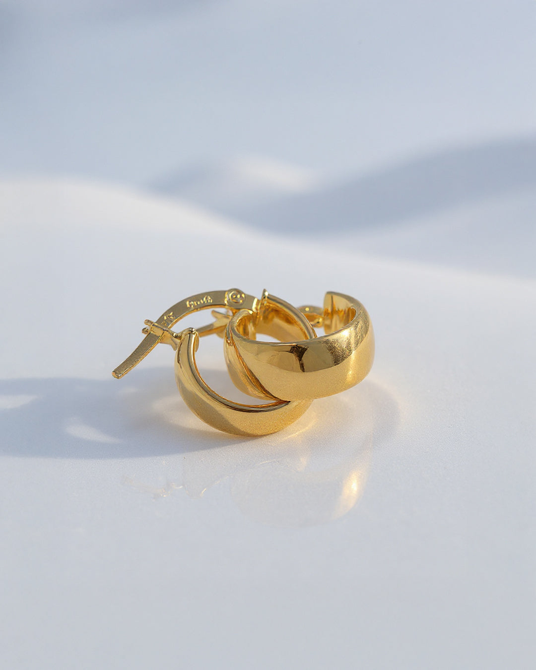 Aro de Oro delicado detalle