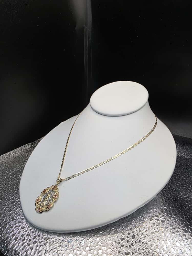 Cadena Valentino y dije de la virgen en oro 14k