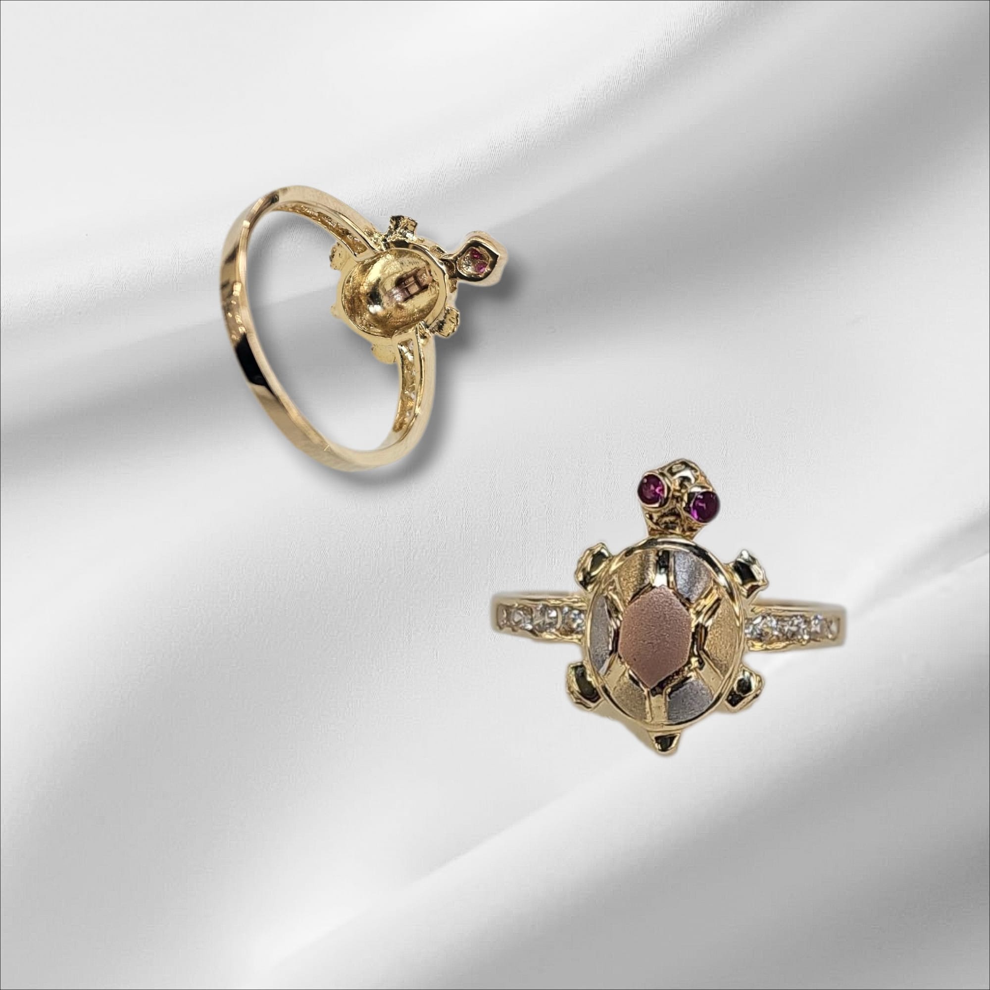 Anillo de tortuga pequeño oro 14k, con piedra circonia a los lados