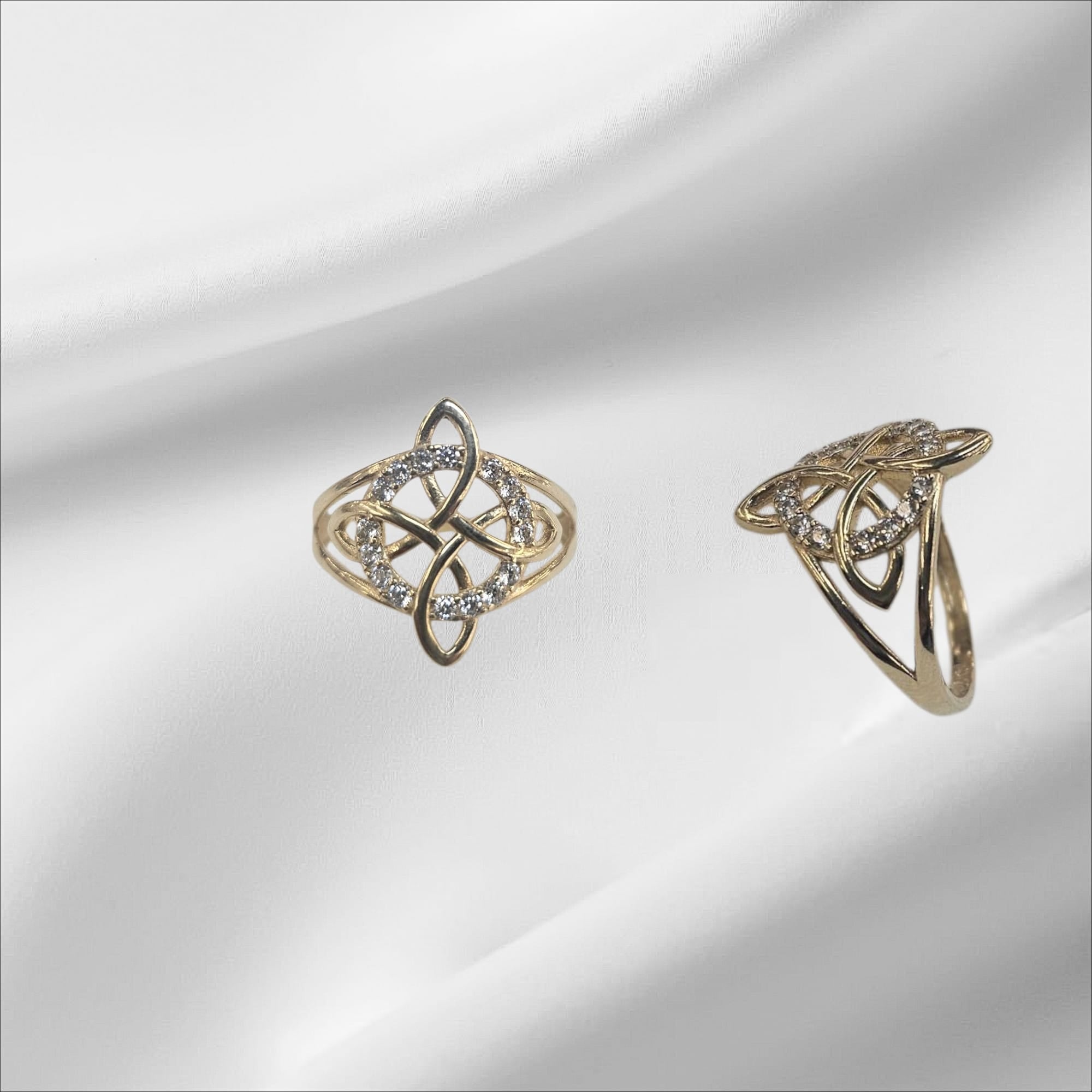 Anillo Nudo de Bruja oro 14k con piedra Circonia