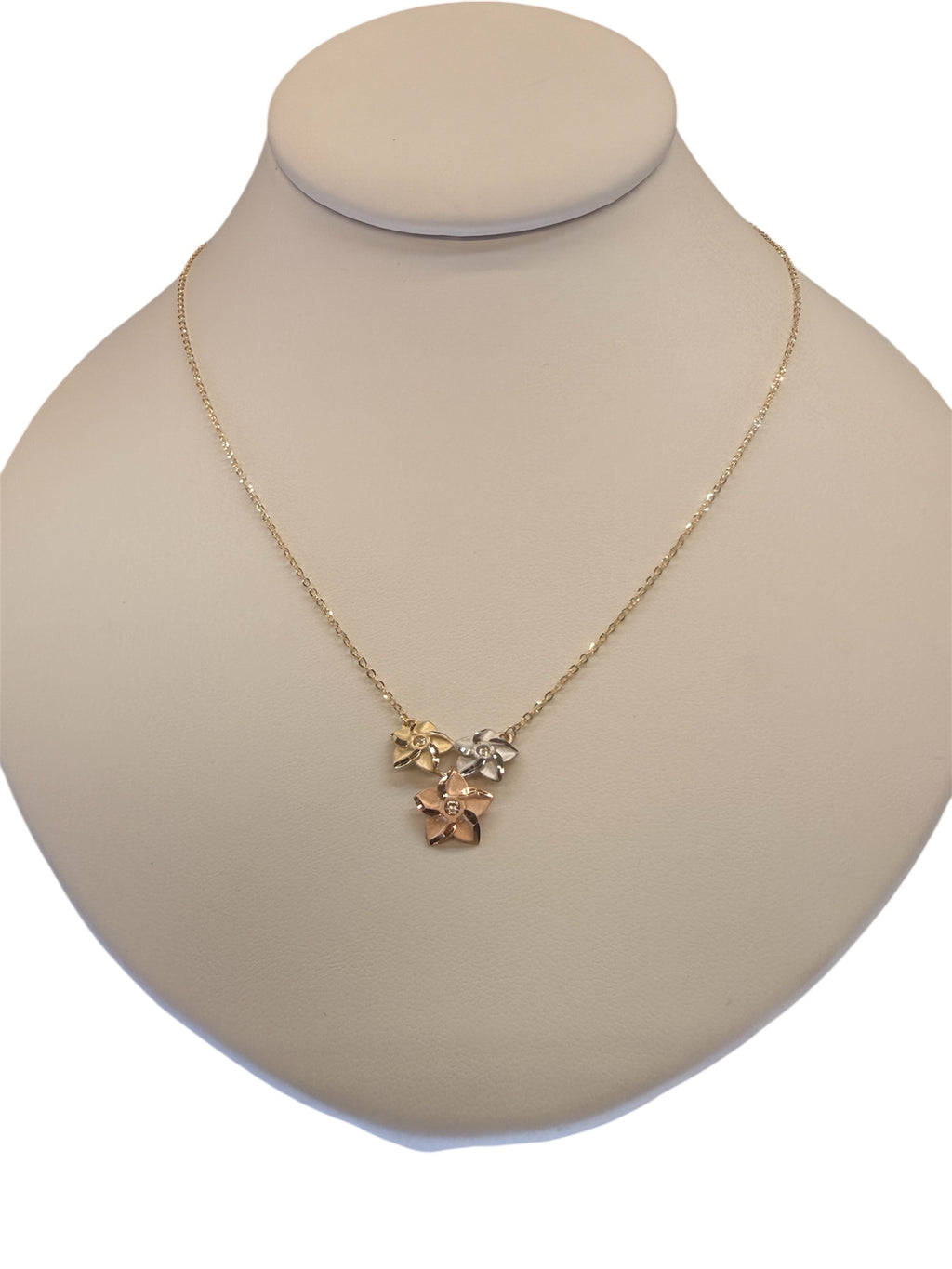 Gargantilla 18” con flor hawaiana de tres tonos, oro 14k