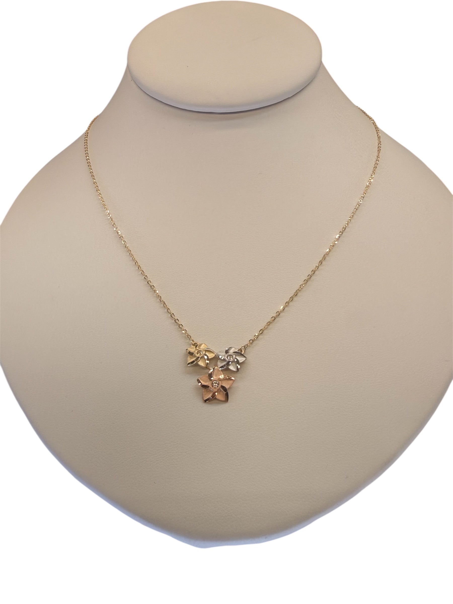 Gargantilla 18” con flor hawaiana de tres tonos, oro 14k
