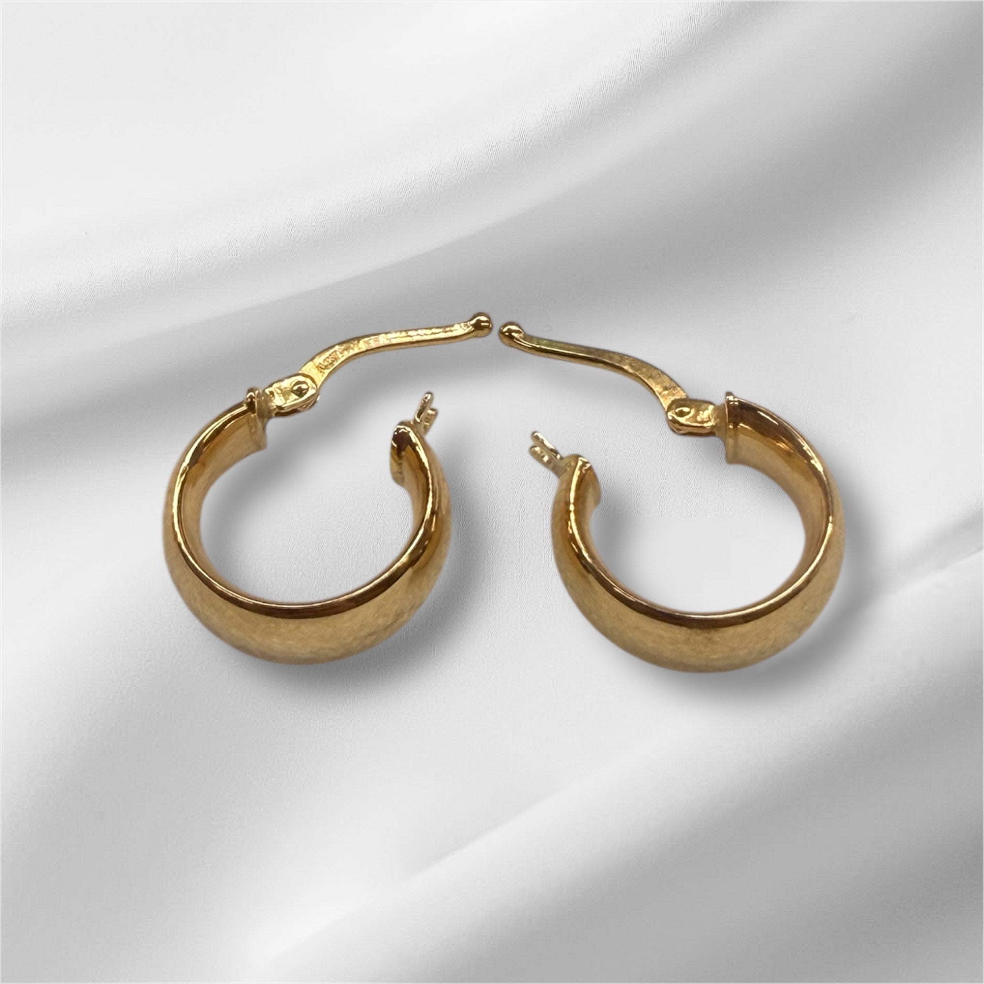 Argollas pequeñas en oro 14k