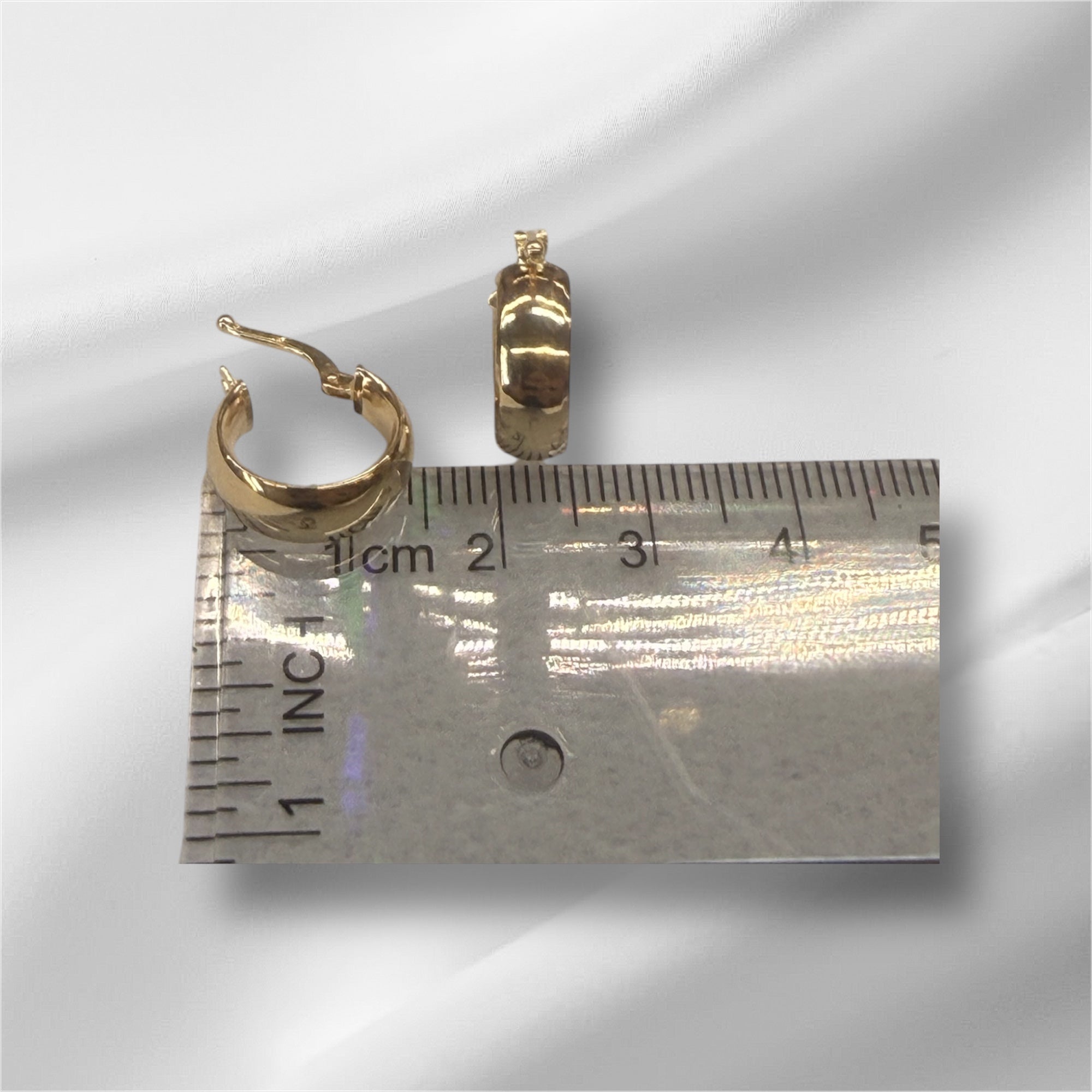 Argollas pequeñas en oro 14k