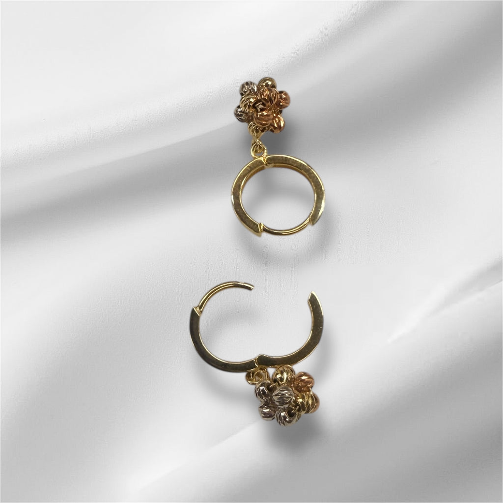 Aretes tipo Huggies  con bolitas  de oro 14k