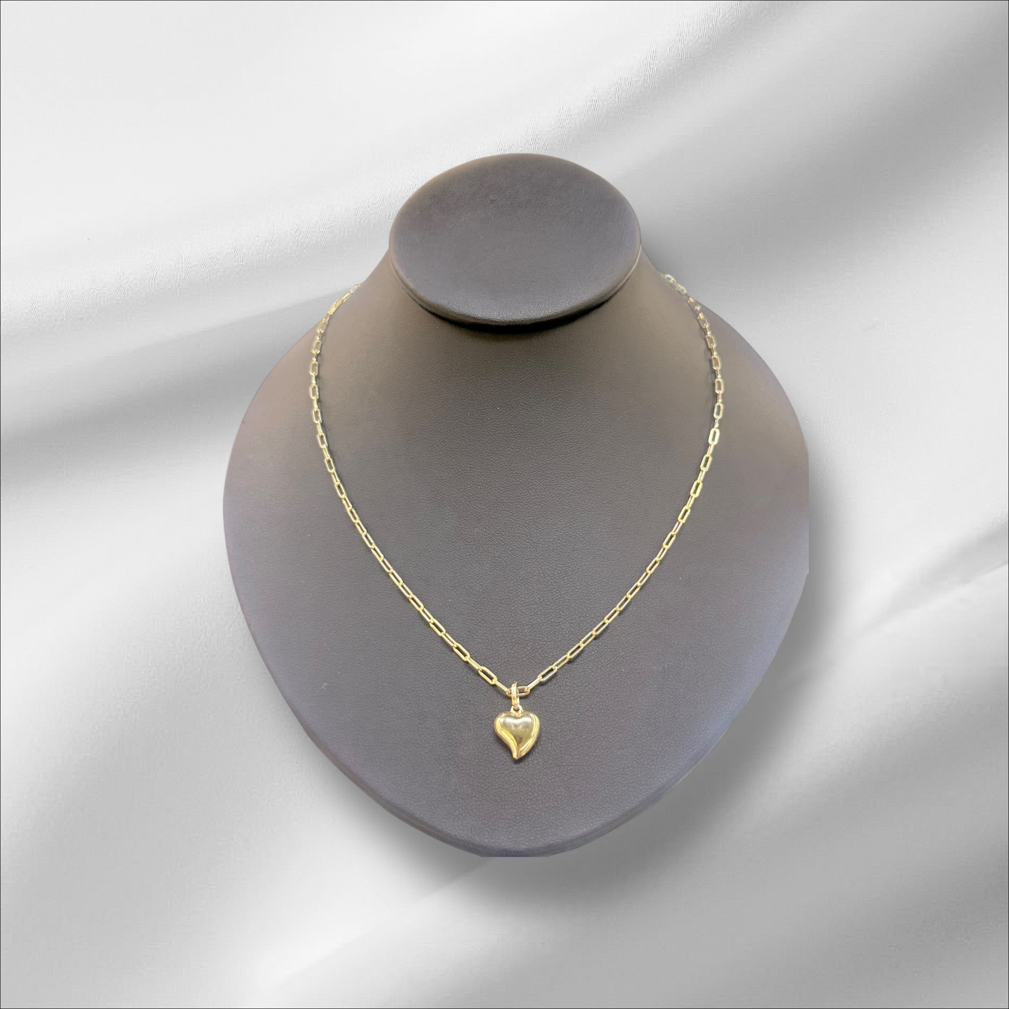 Cadena paper clip semi sólida 18'' y dije de corazón en oro 14k