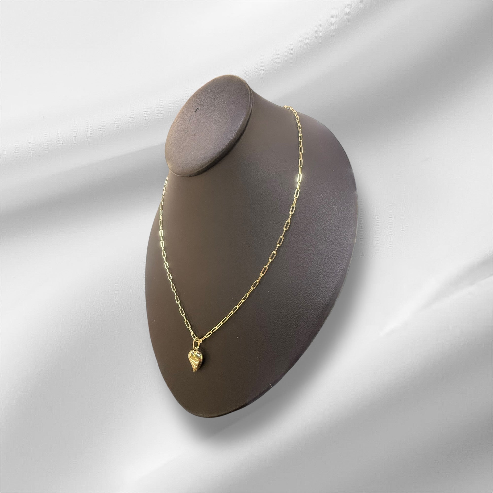 Cadena paper clip semi sólida 18'' y dije de corazón en oro 14k