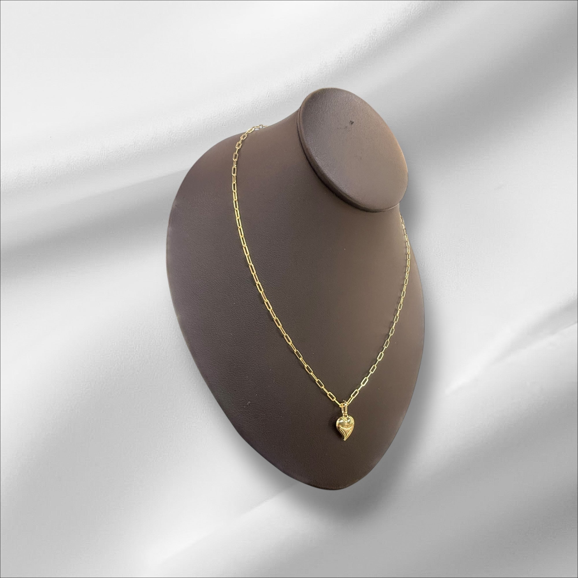 Cadena paper clip semi sólida 18'' y dije de corazón en oro 14k