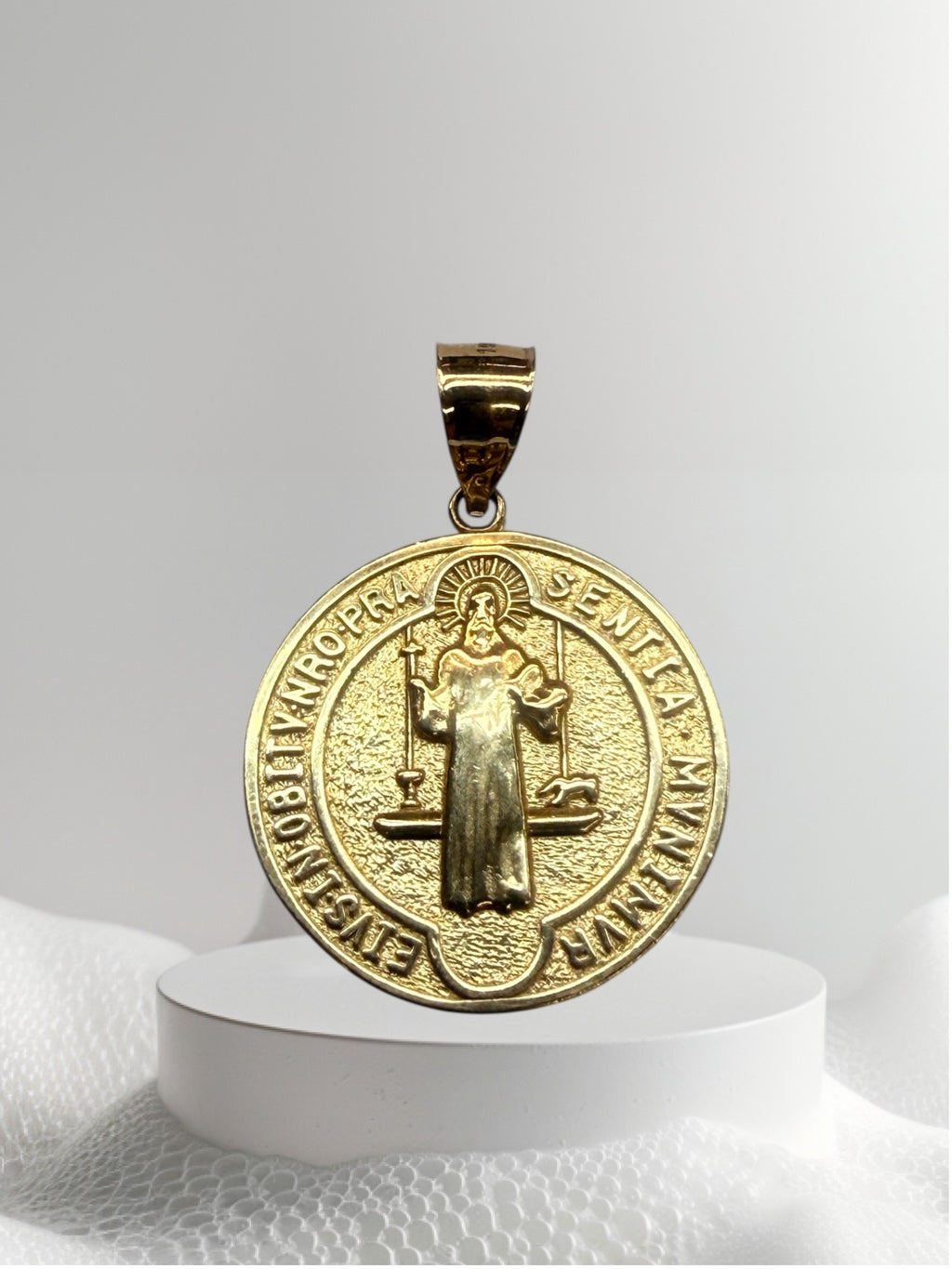 Medalla de San Benito oro 14k
