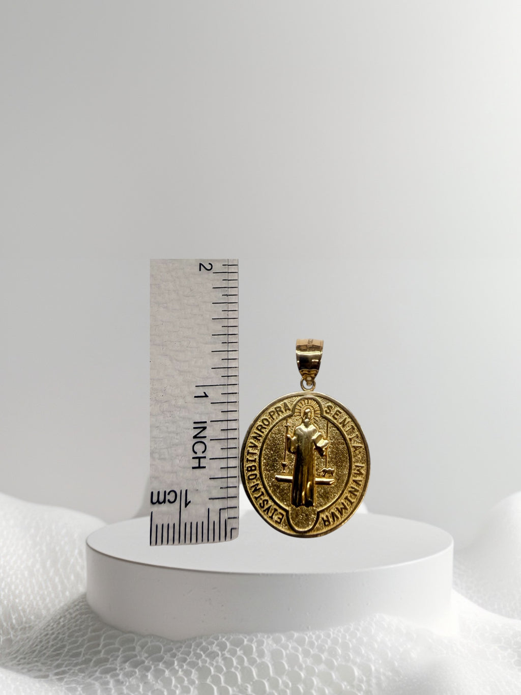 Medalla de San Benito oro 14k