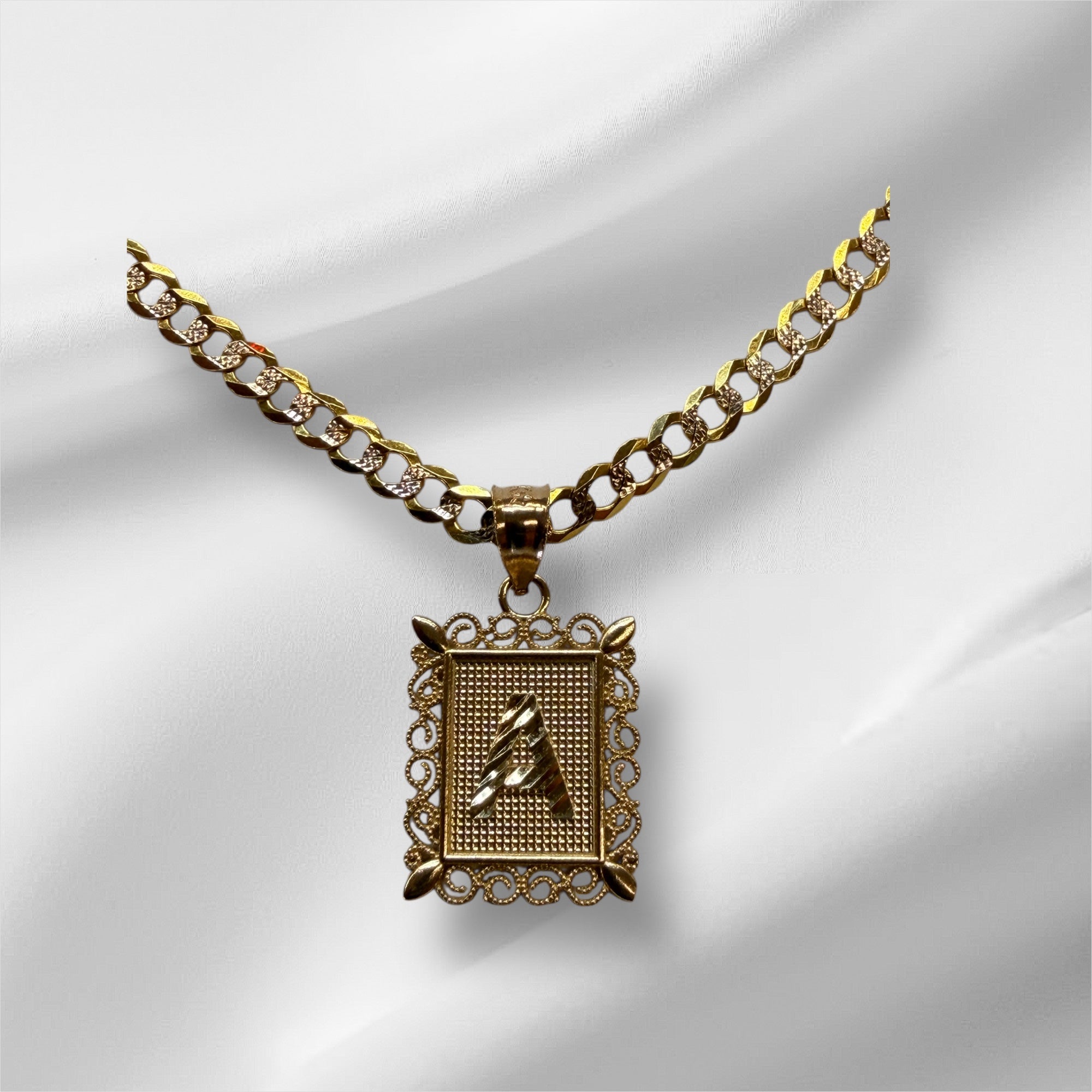 Cadena cubana solida corte diamantado oro 14k y dije inicial oro 14k