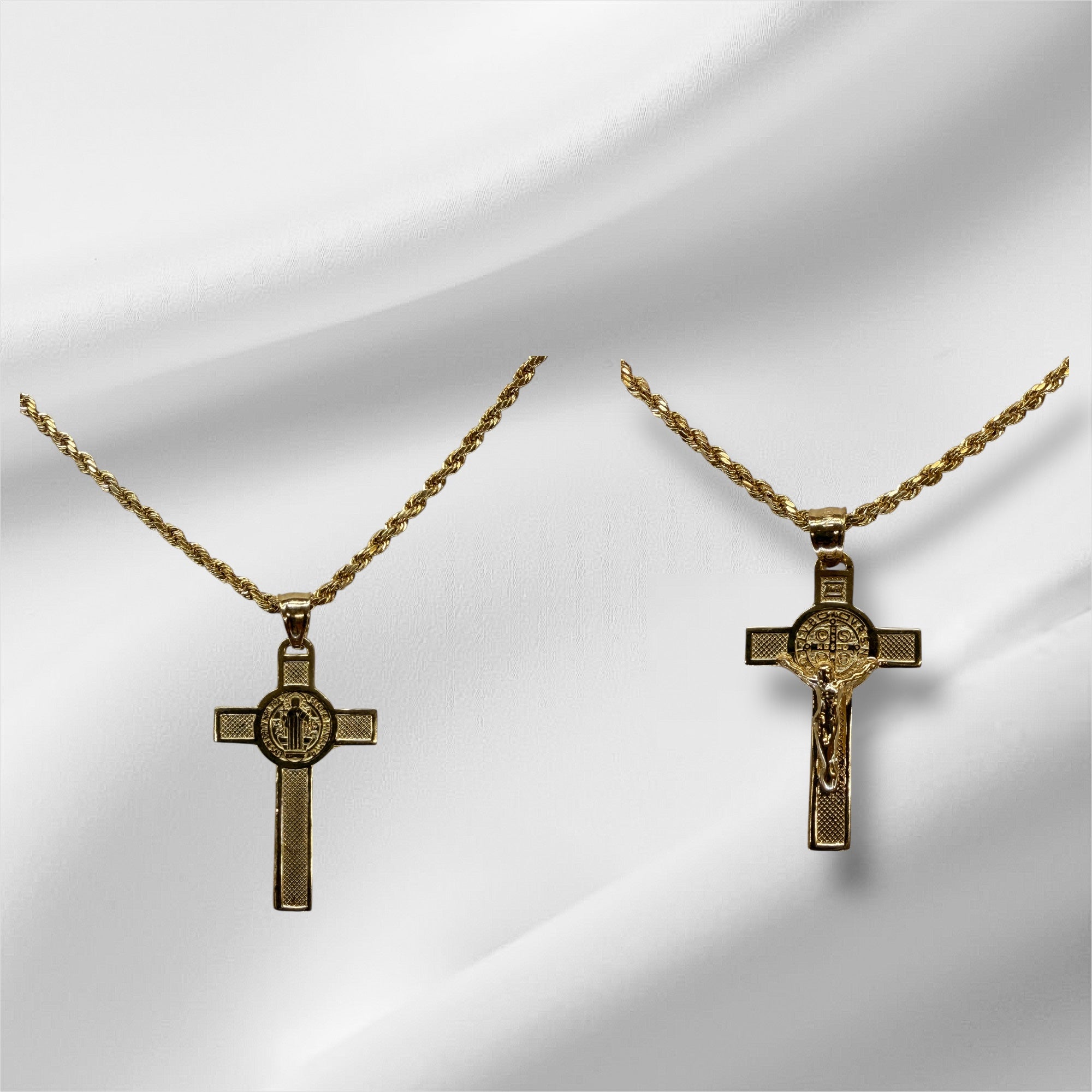 Cadena Rope semi sólida 24” oro 14k y dije crucifijo