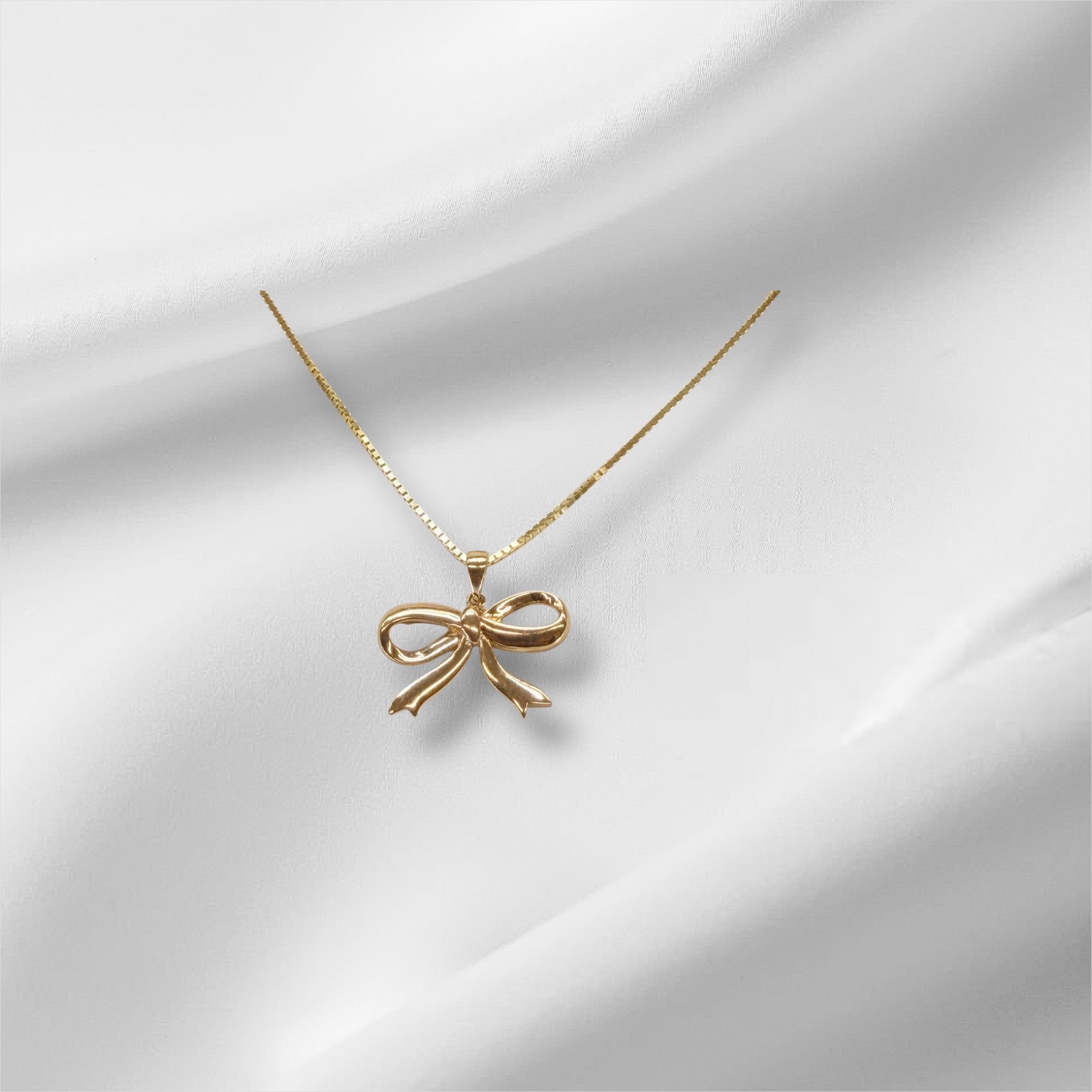 Cadena de cajita 18’’ oro 14k y dije de moñito