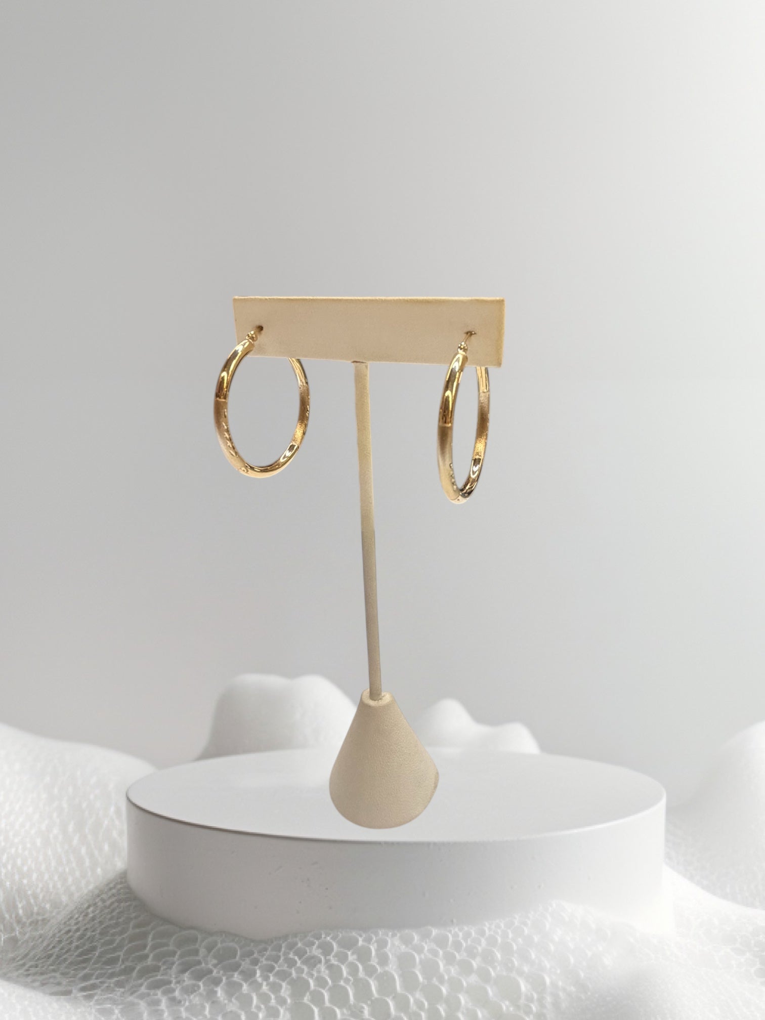 Argollas seme sólidas satinadas oro 14k