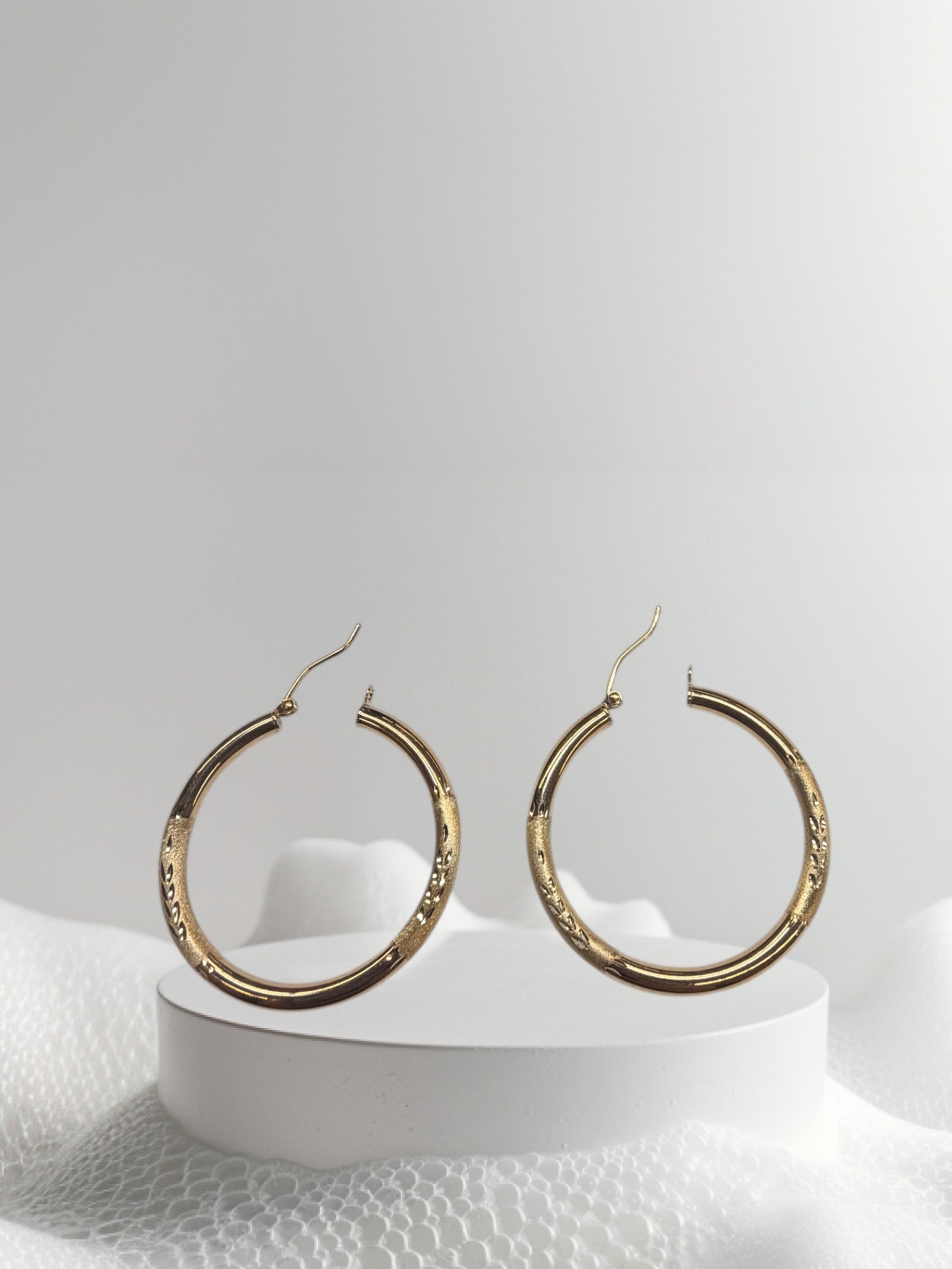 Argollas seme sólidas satinadas oro 14k