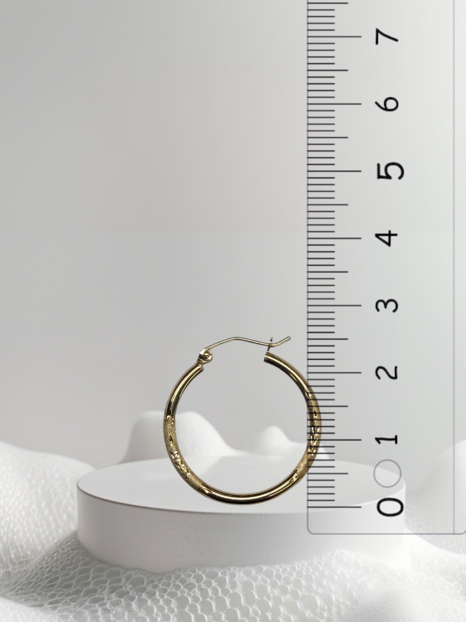 Argollas semi sólidas satinadas oro 14k