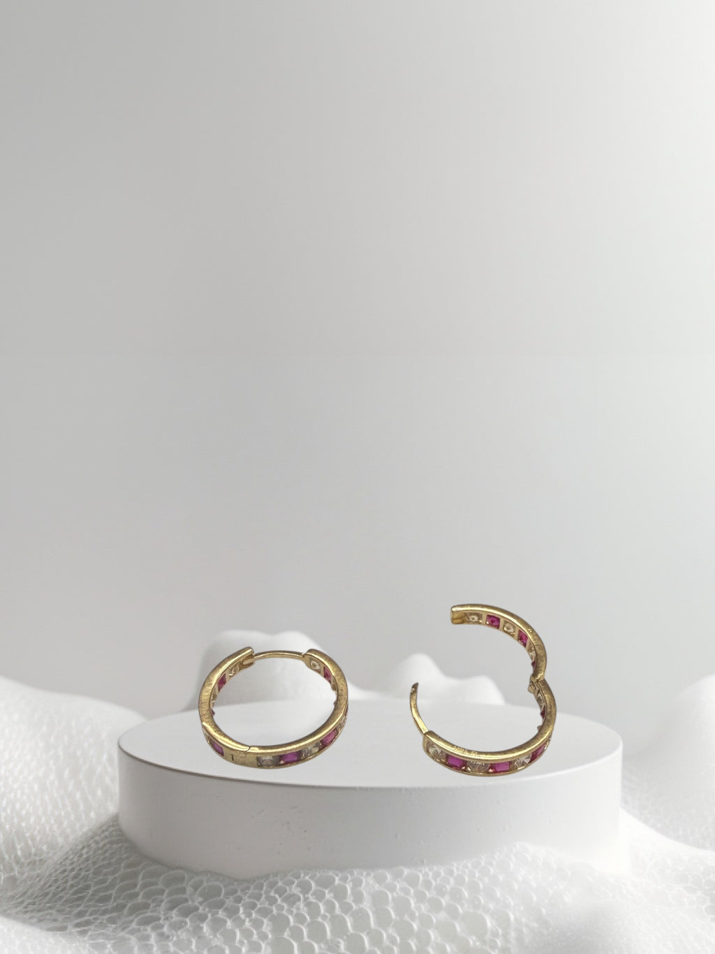 Argollas tipo Huggies oro 14k