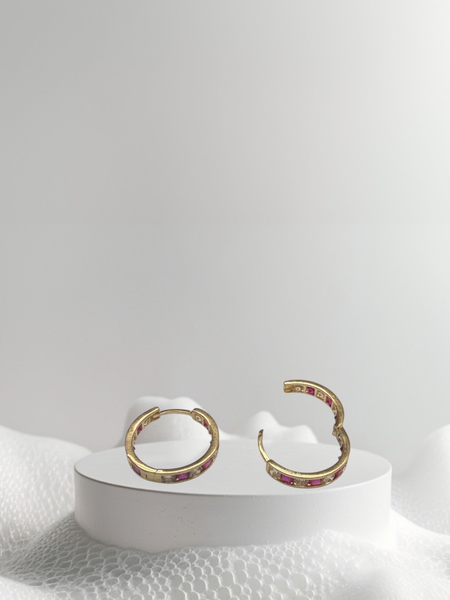 Argollas tipo Huggies oro 14k