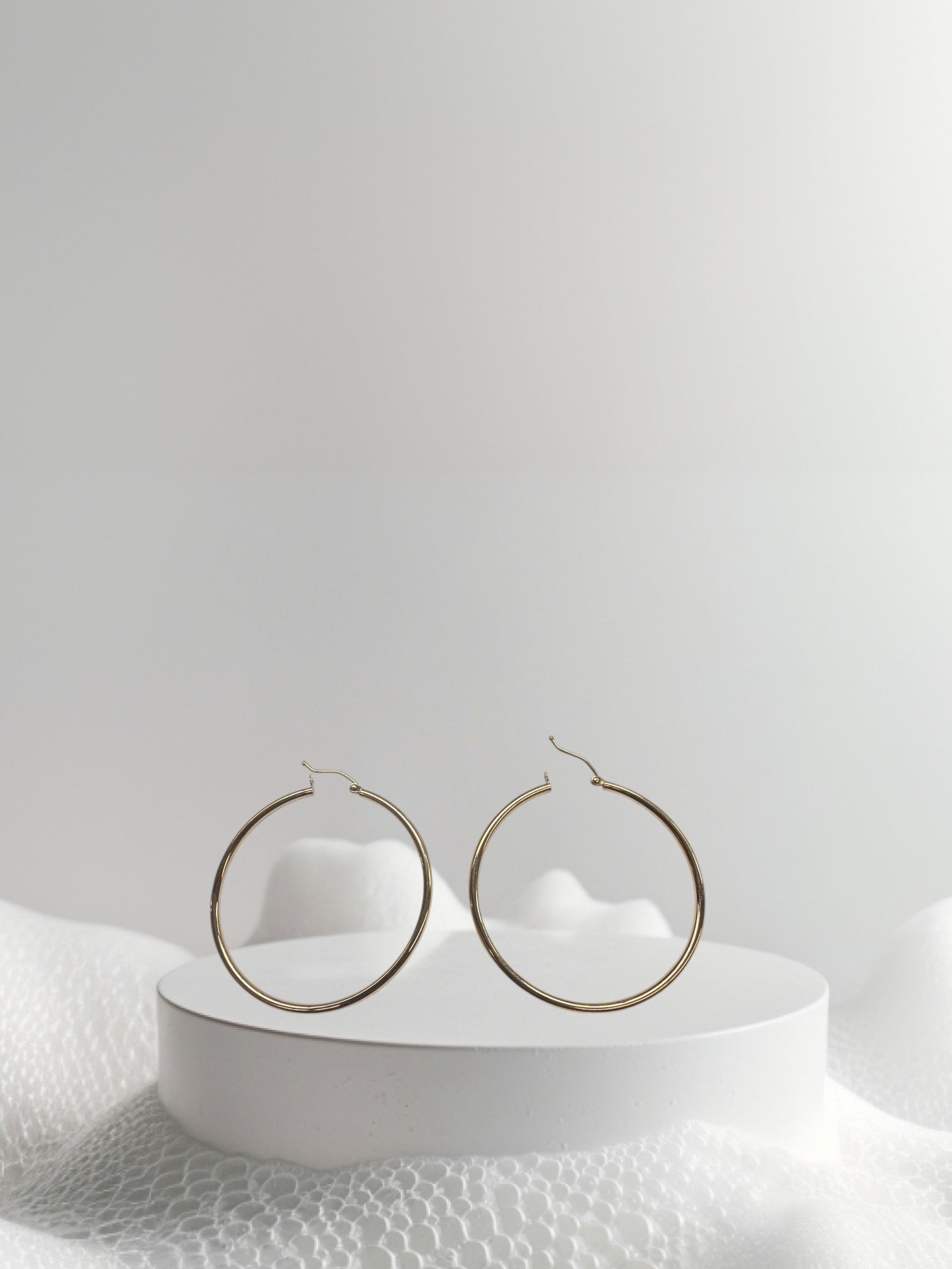 Argollas semi sólidas lisas en oro 14k