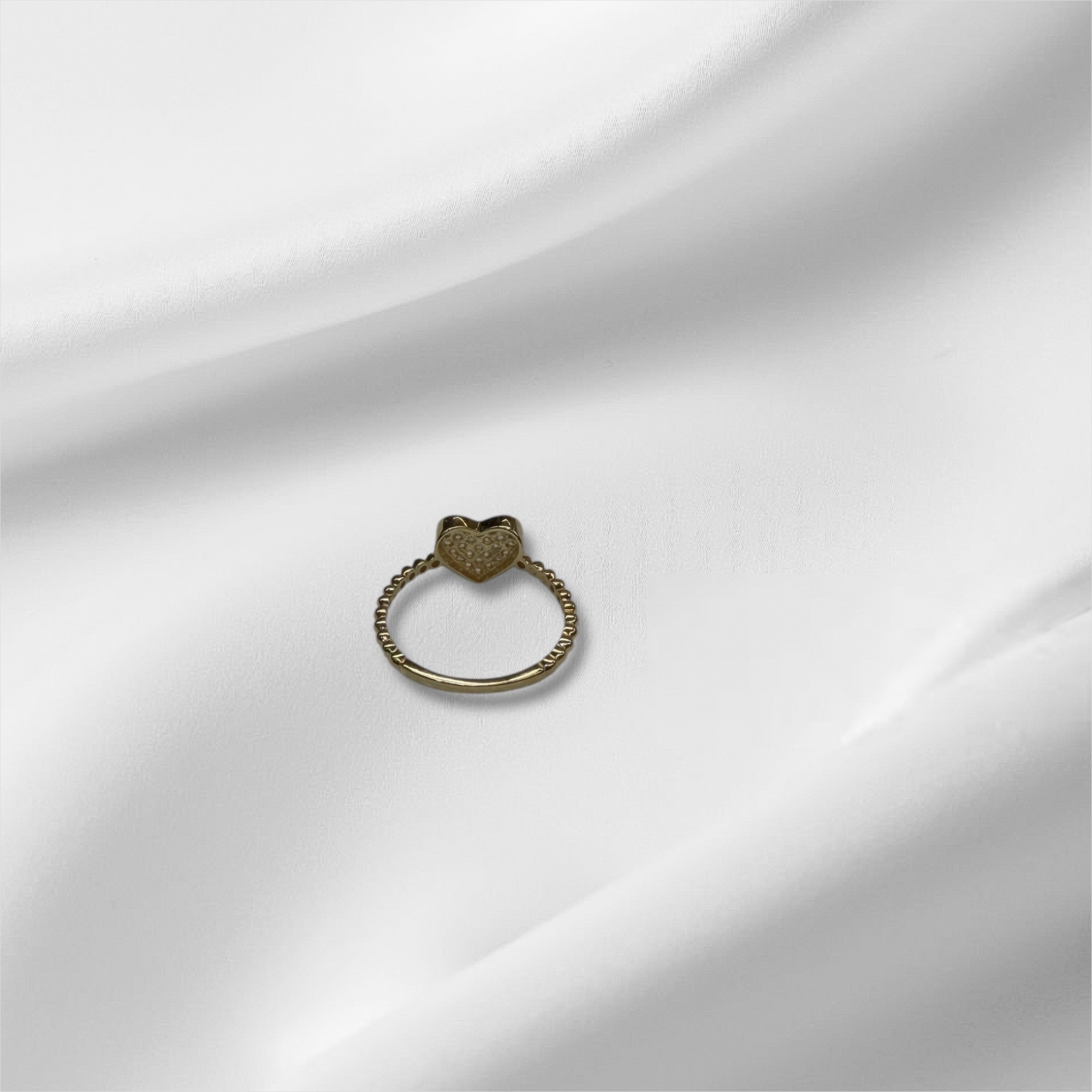 Anillo de corazón con circonias oro 14k