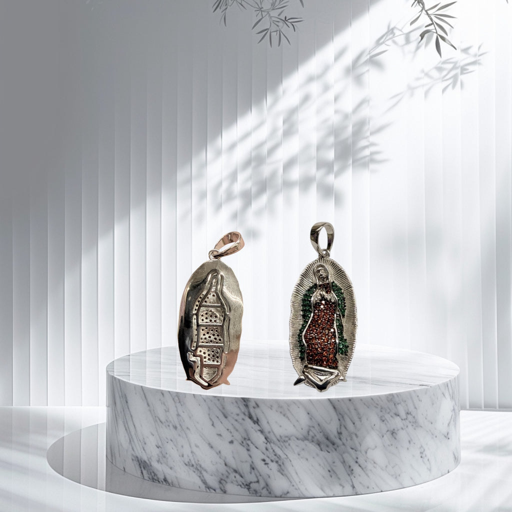 Dije de la virgen en plata 925
