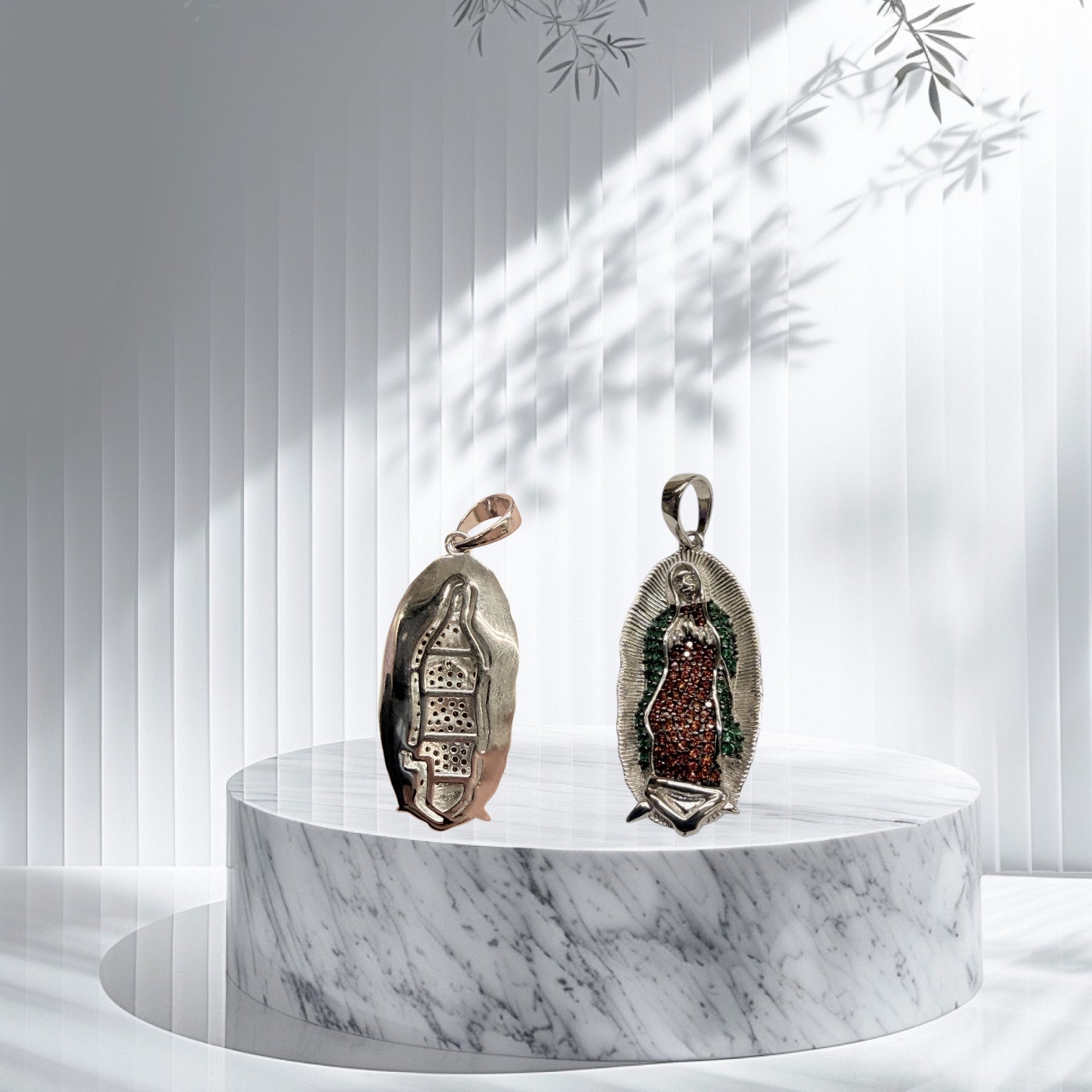 Dije de la virgen en plata 925
