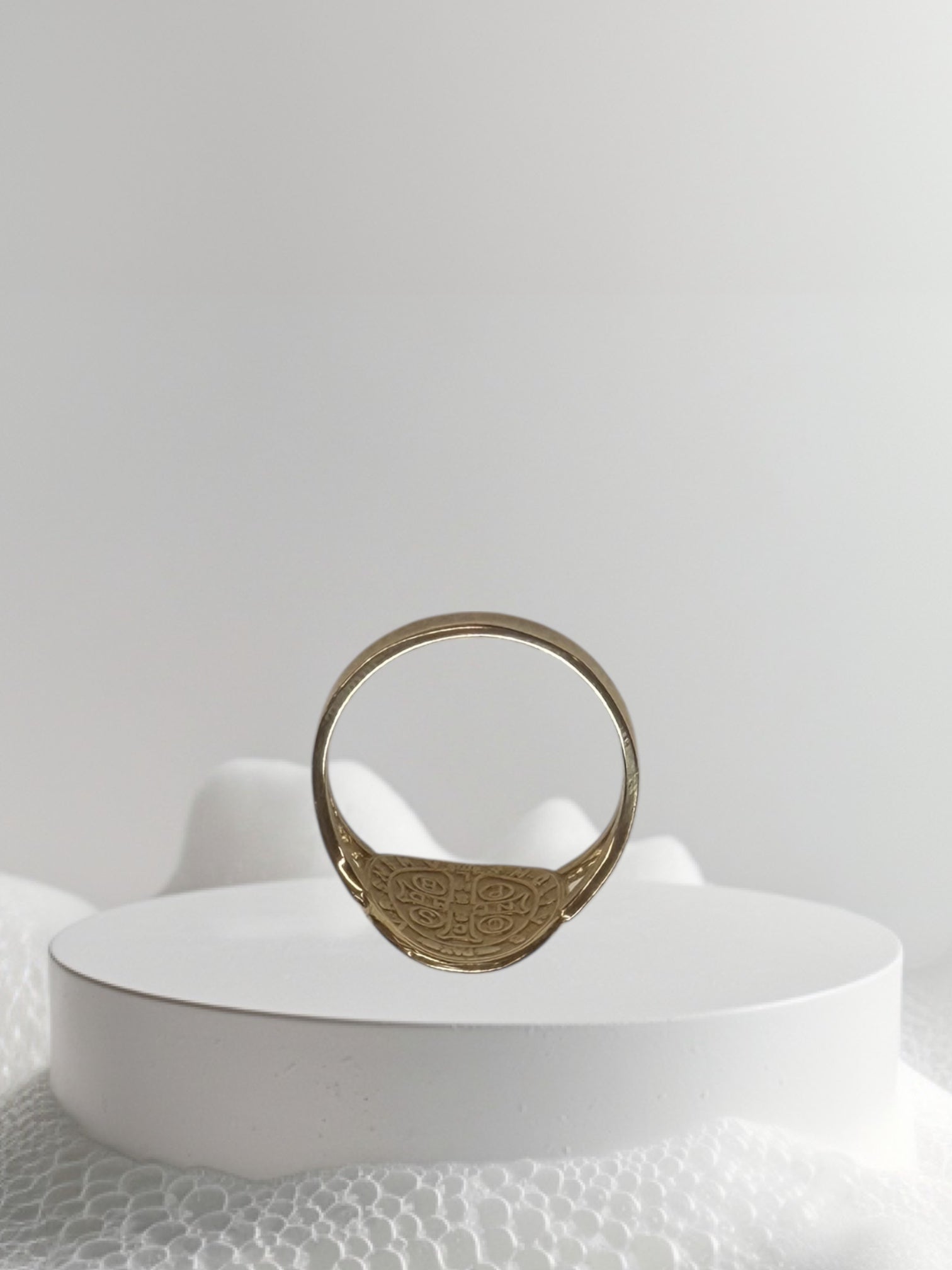 Anillo de san Benito oro 14k