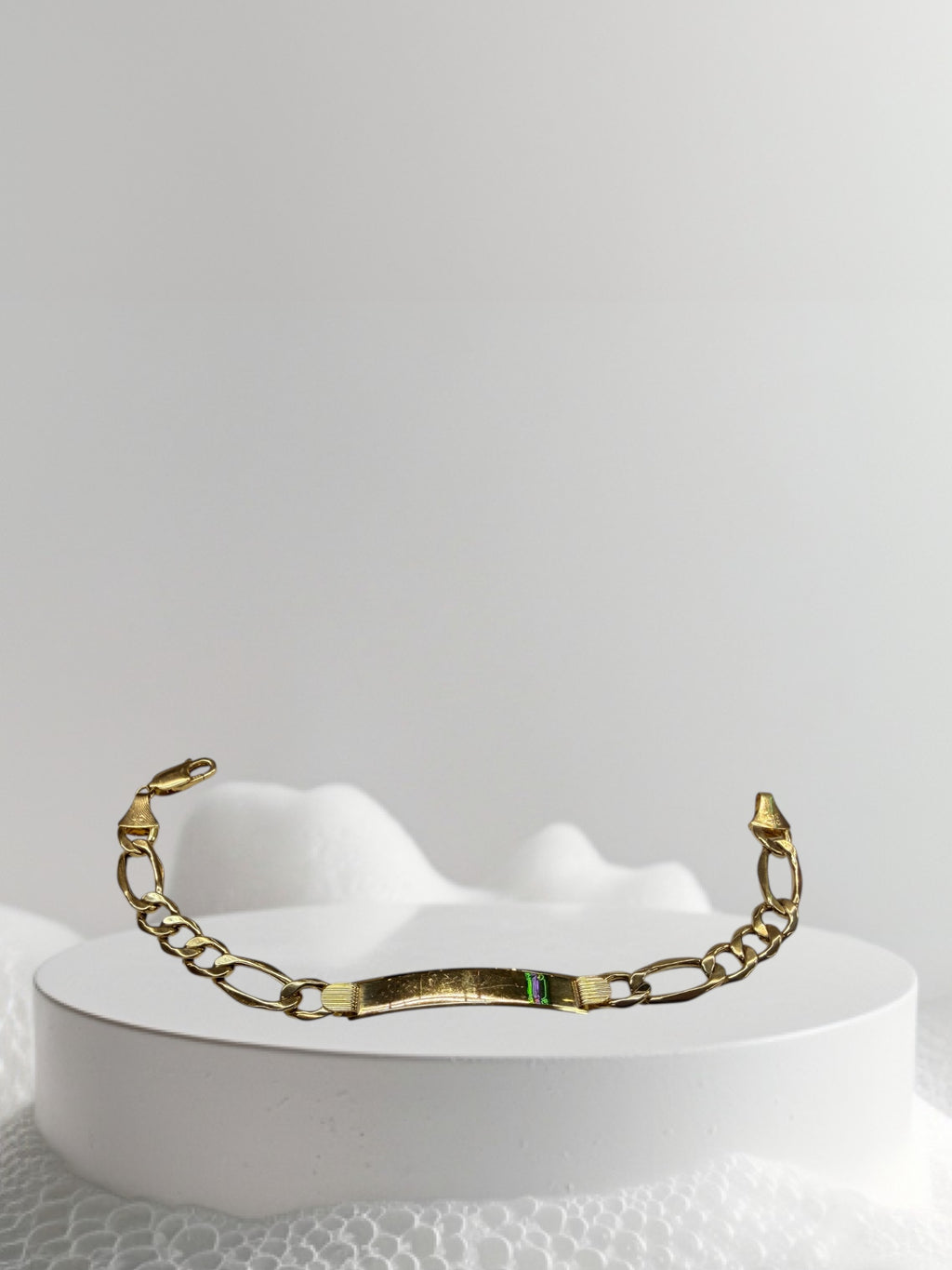 Esclava fígaro semi sólida con placa oro 14k
