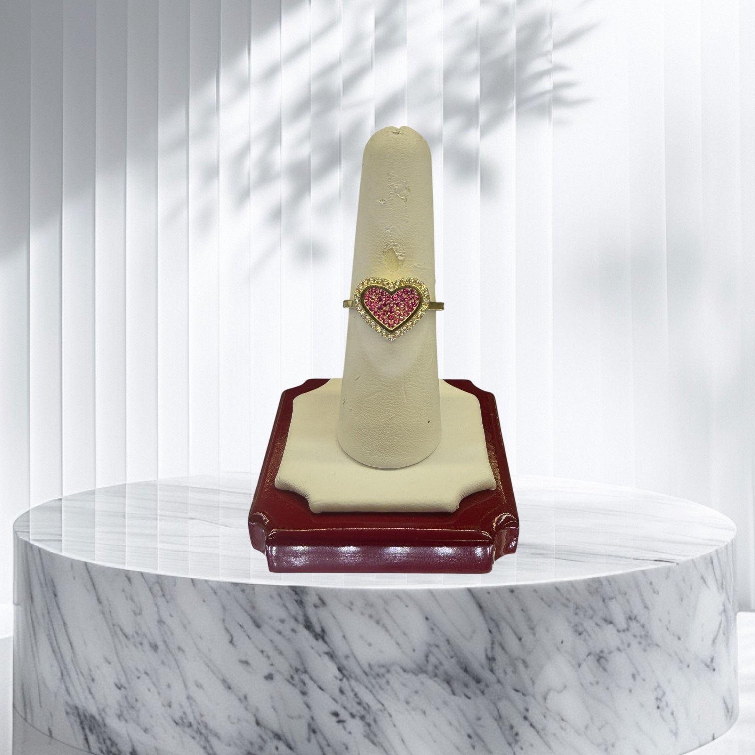 Anillo de corazón con circonia en oro 14k