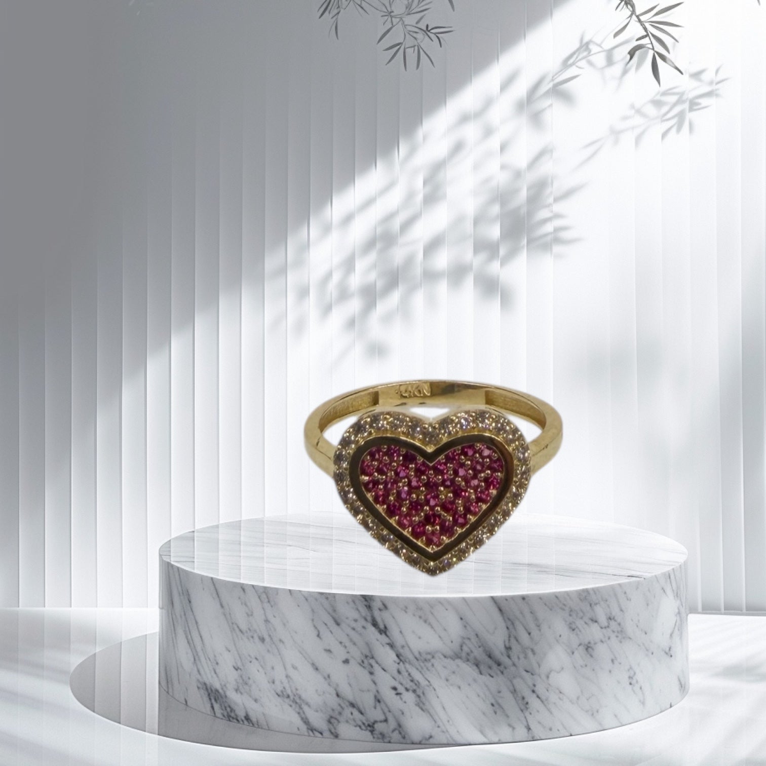 Anillo de corazón con circonia en oro 14k