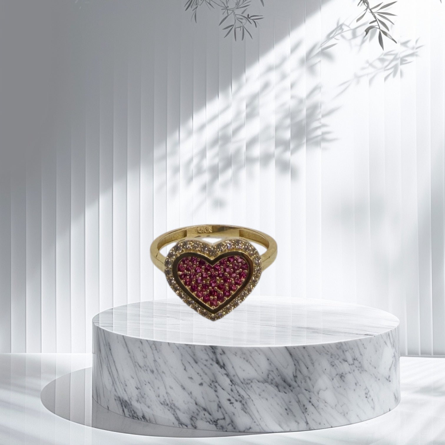 Anillo de corazón con circonia en oro 14k