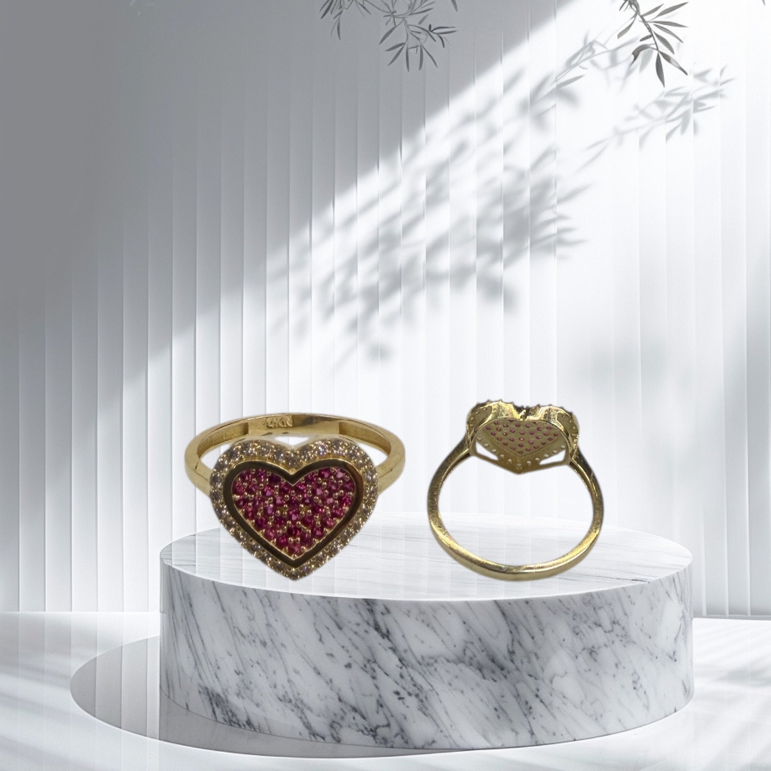 Anillo de corazón con circonia en oro 14k