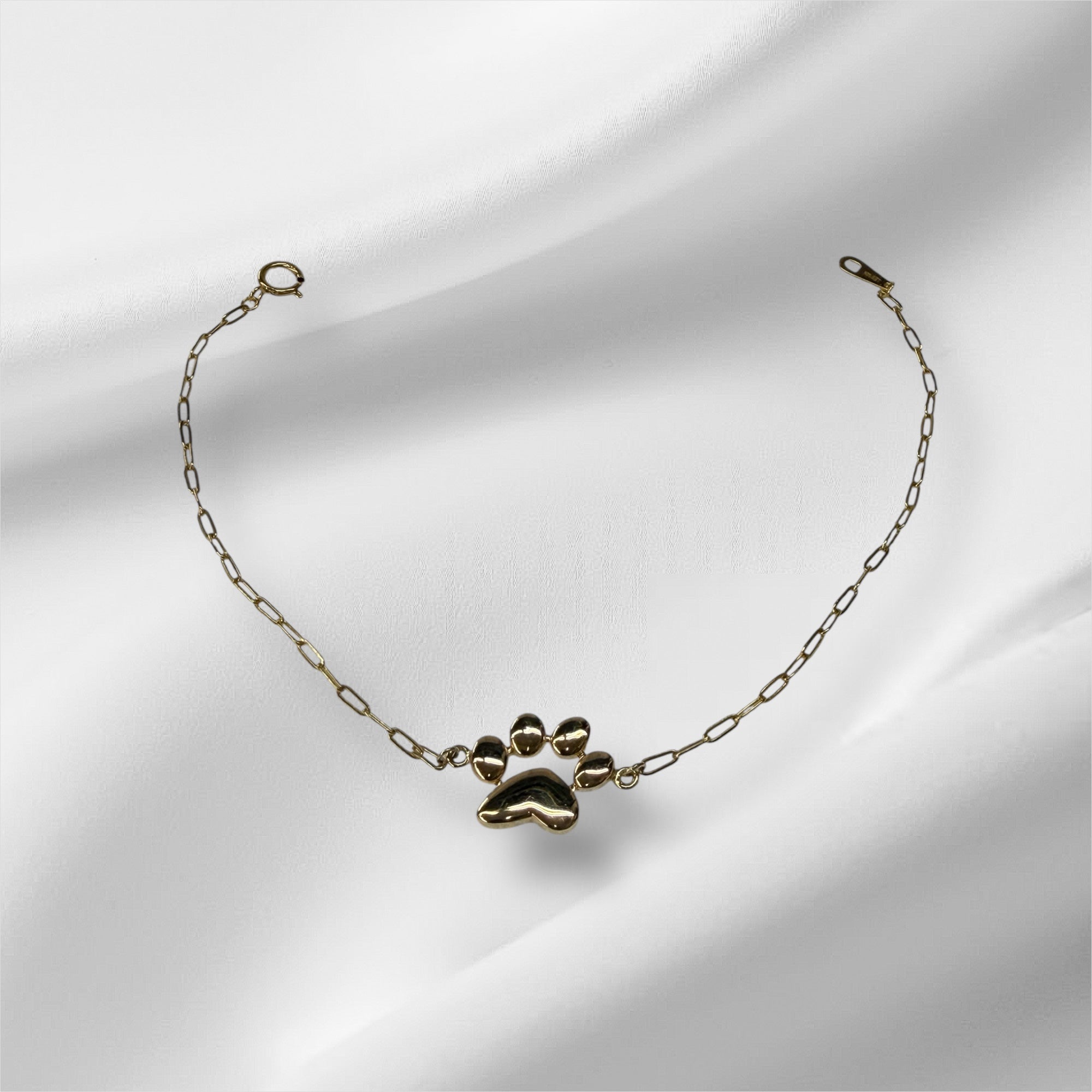 Esclava paperclirp con huella de perrito 7.25” oro 14k