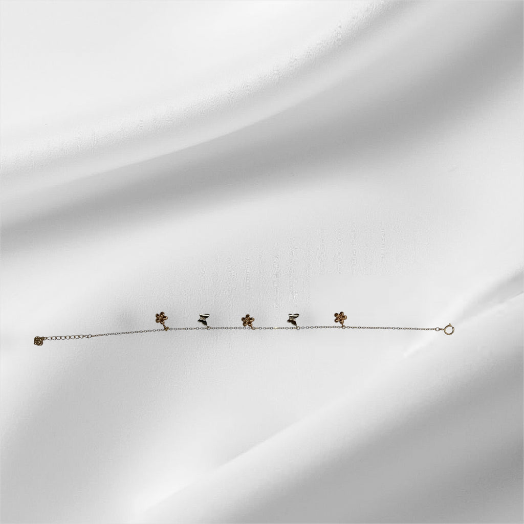 Esclava con mariposas y flores de tres tonos en oro 14k