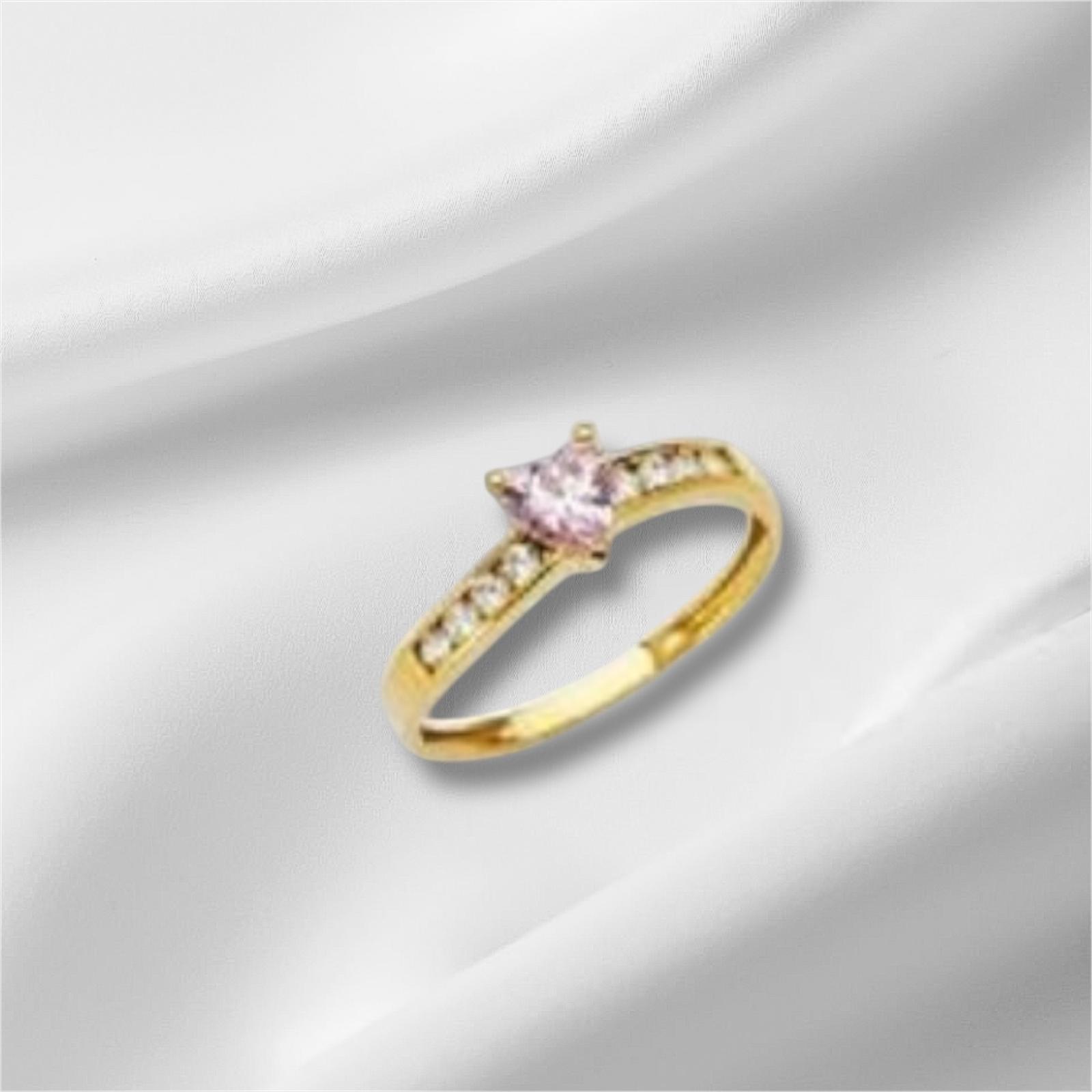 Anillo oro14k con piedra de corazón de circonia.