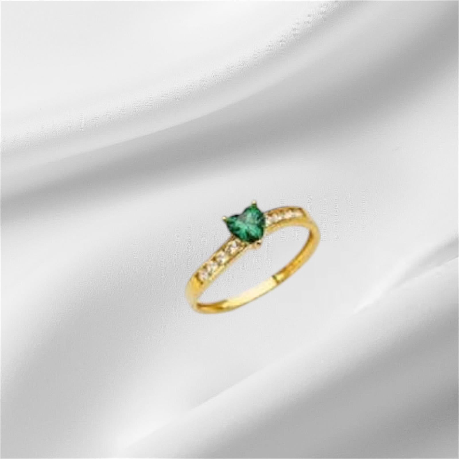 Anillo oro14k con piedra de corazón de circonia.