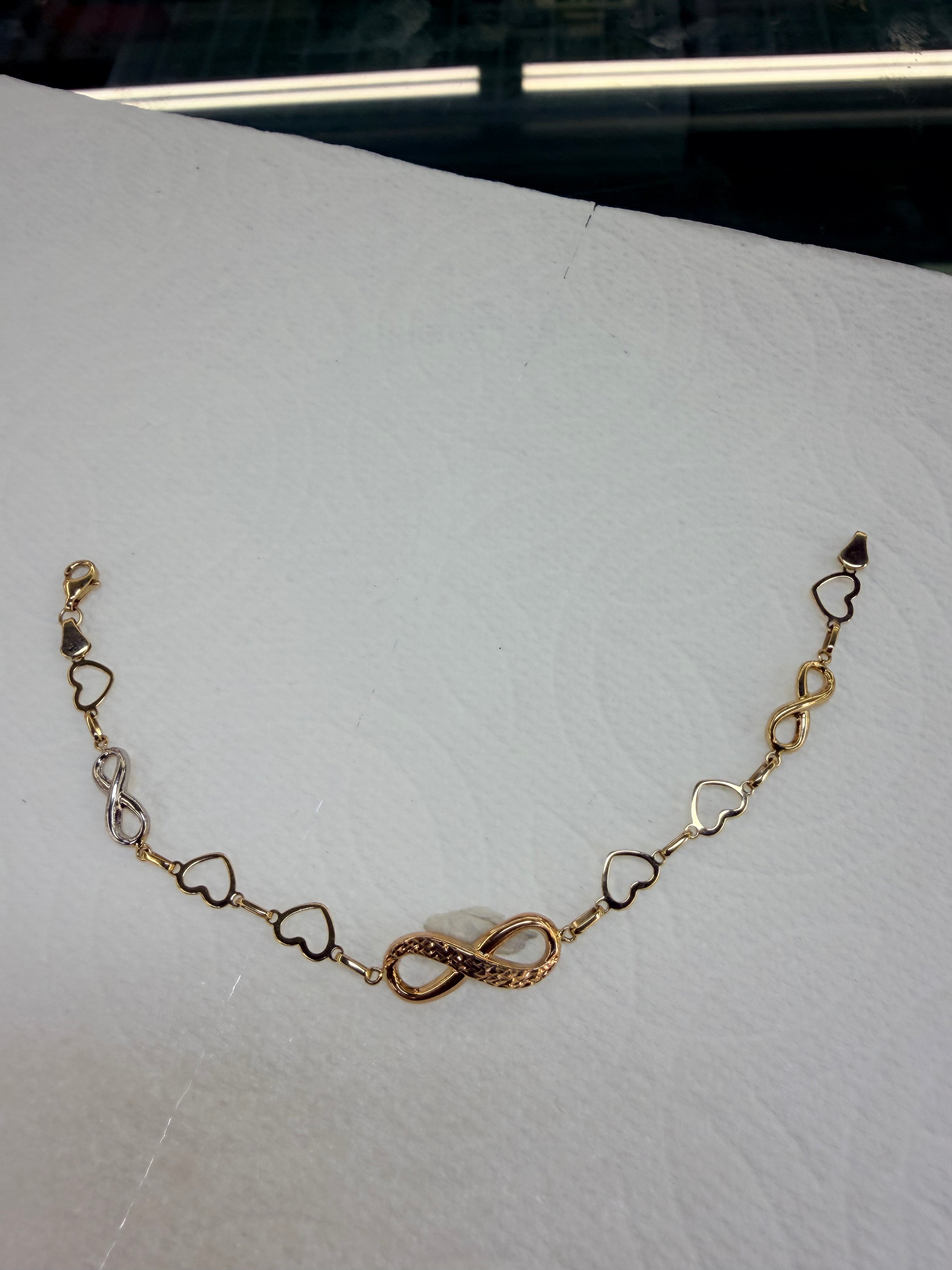 Esclava del infinito con corazones en oro 14k