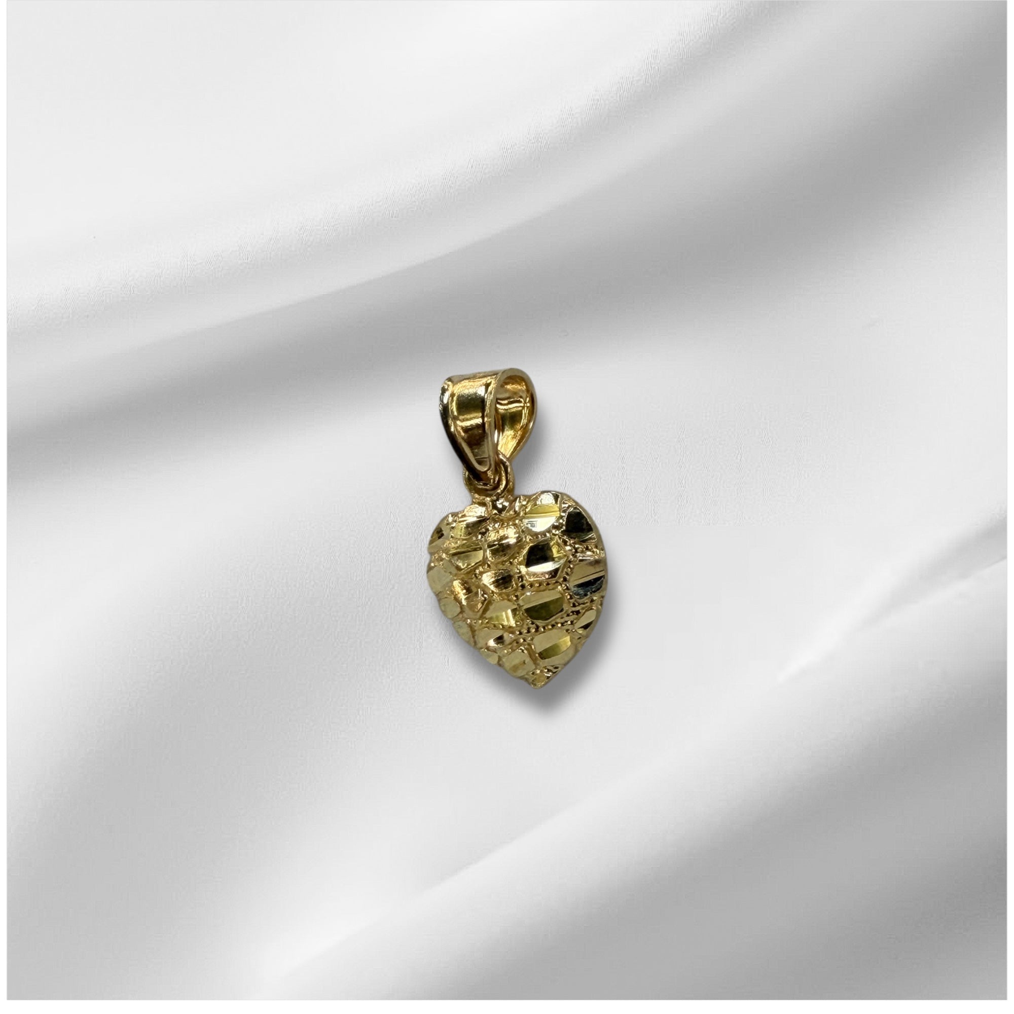 Dije Nugget de corazón pequeño oro 14k
