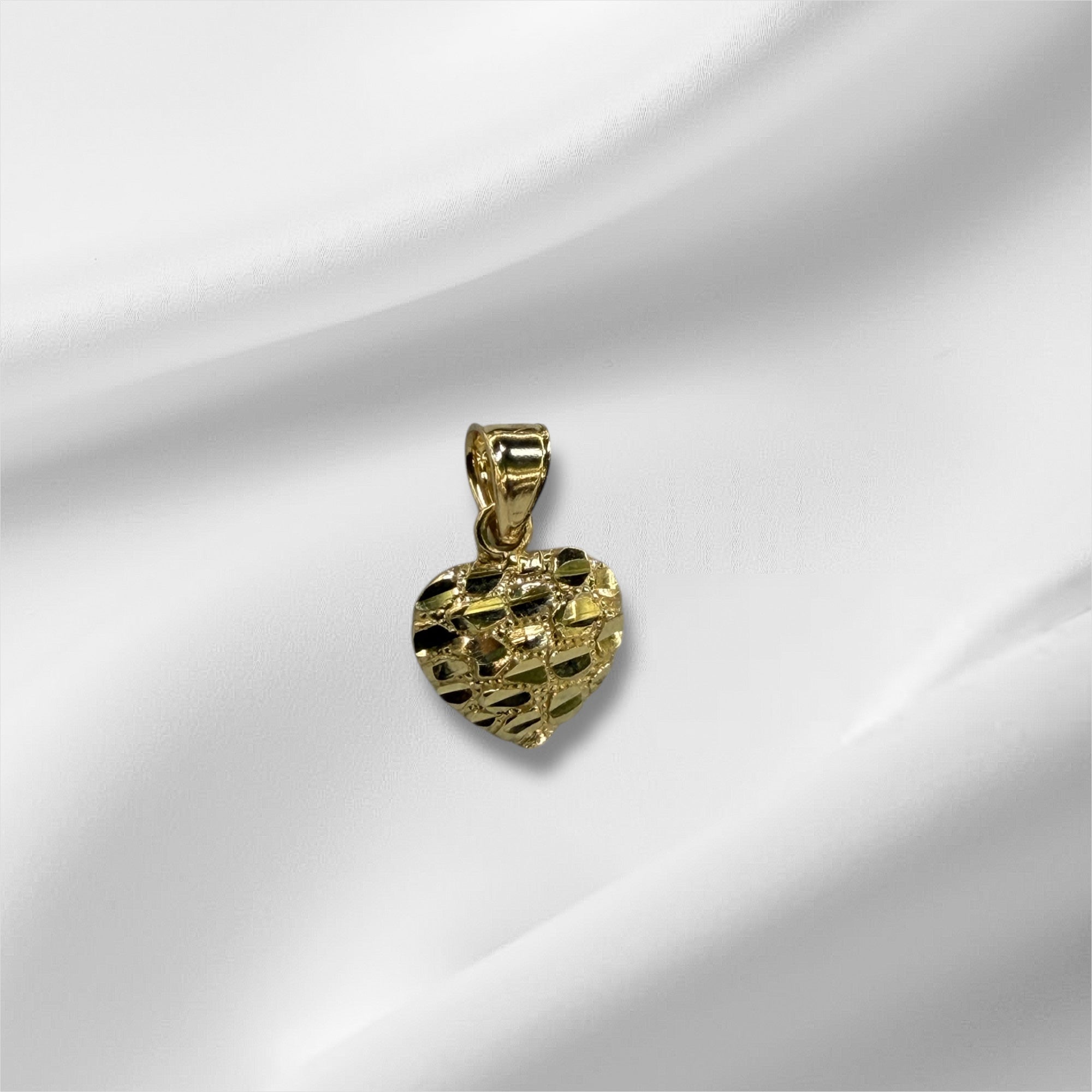 Dije Nugget de corazón pequeño oro 14k