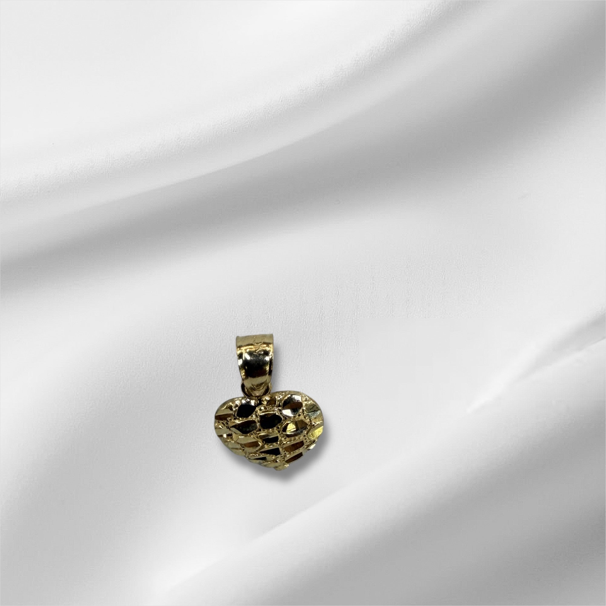 Dije Nugget de corazón pequeño oro 14k