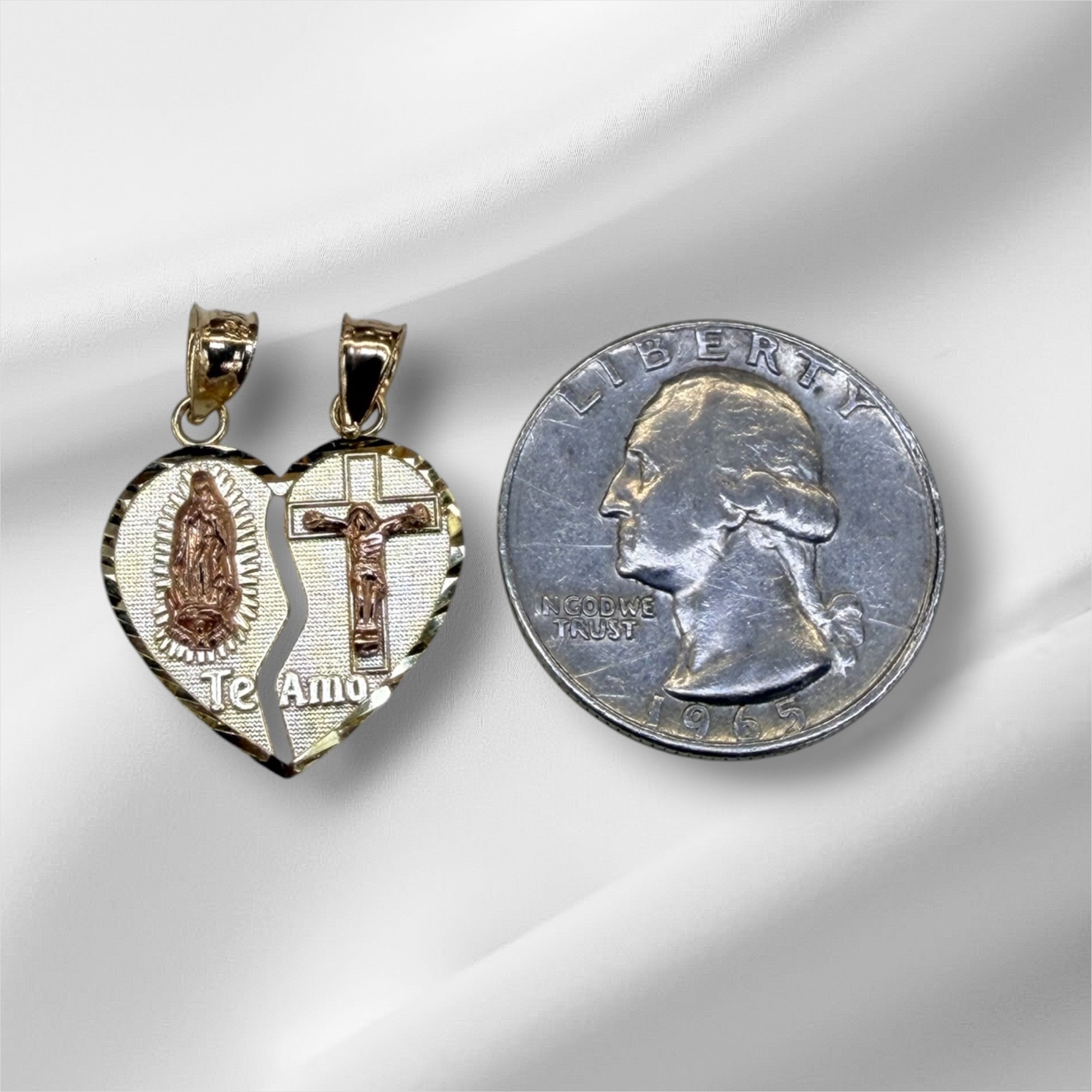Dije de corazón partido con crucifijo y virgen oro 14k
