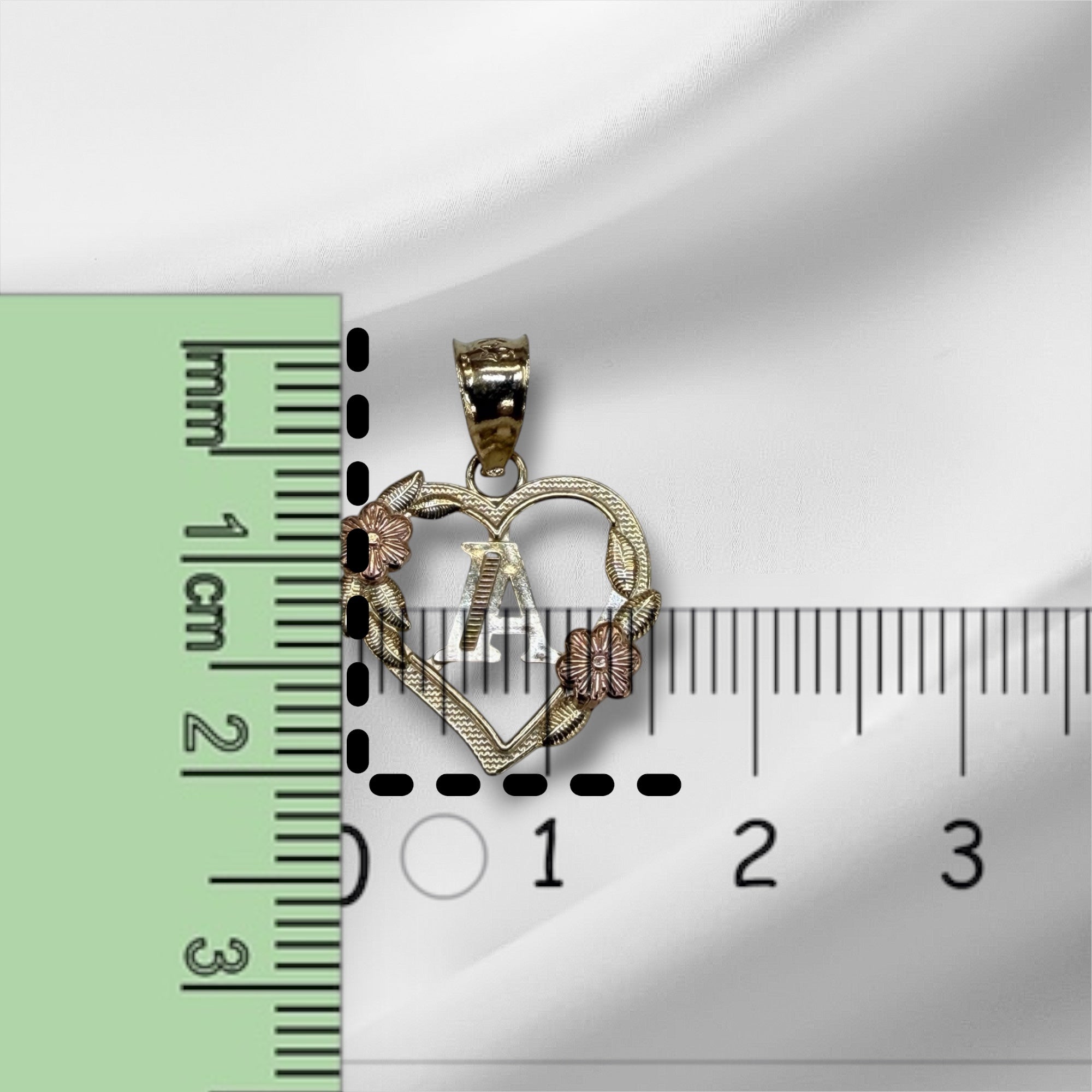 Dije de corazón con inicial oro 14k